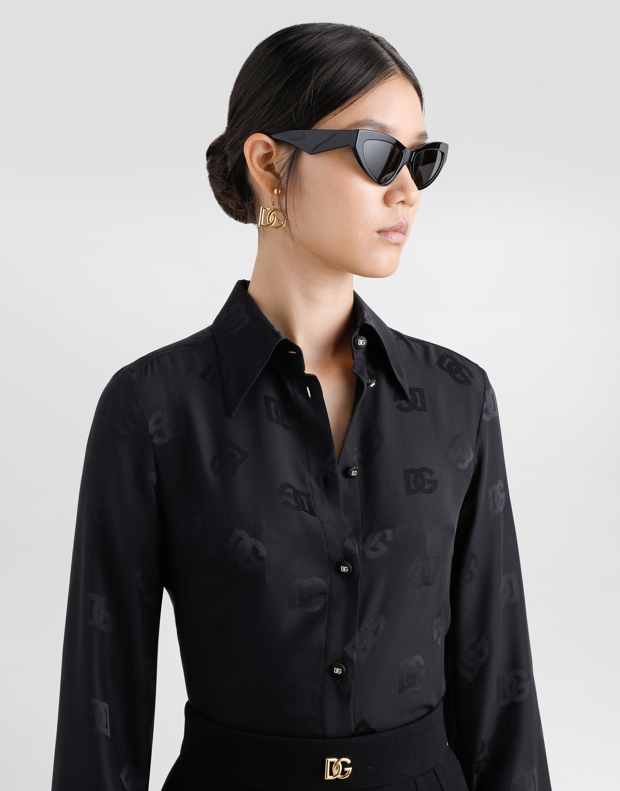https://asset.dolcegabbana.com.cn/dg-prod-pim/1747897126-322-F5Q53TGDCVH-1-BLACK-4.png