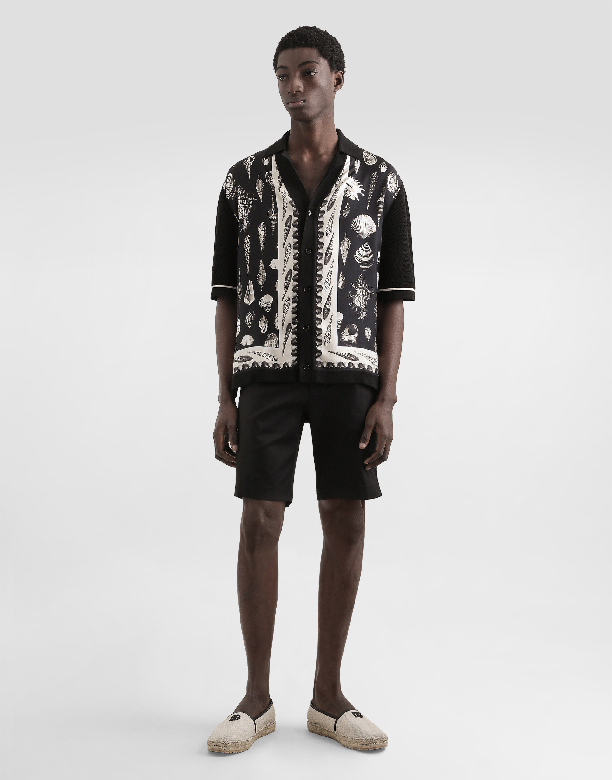 https://asset.dolcegabbana.com.cn/dg-prod-pim/1749267316-322-GP0M4ZFUFNV-BLACK-2.png