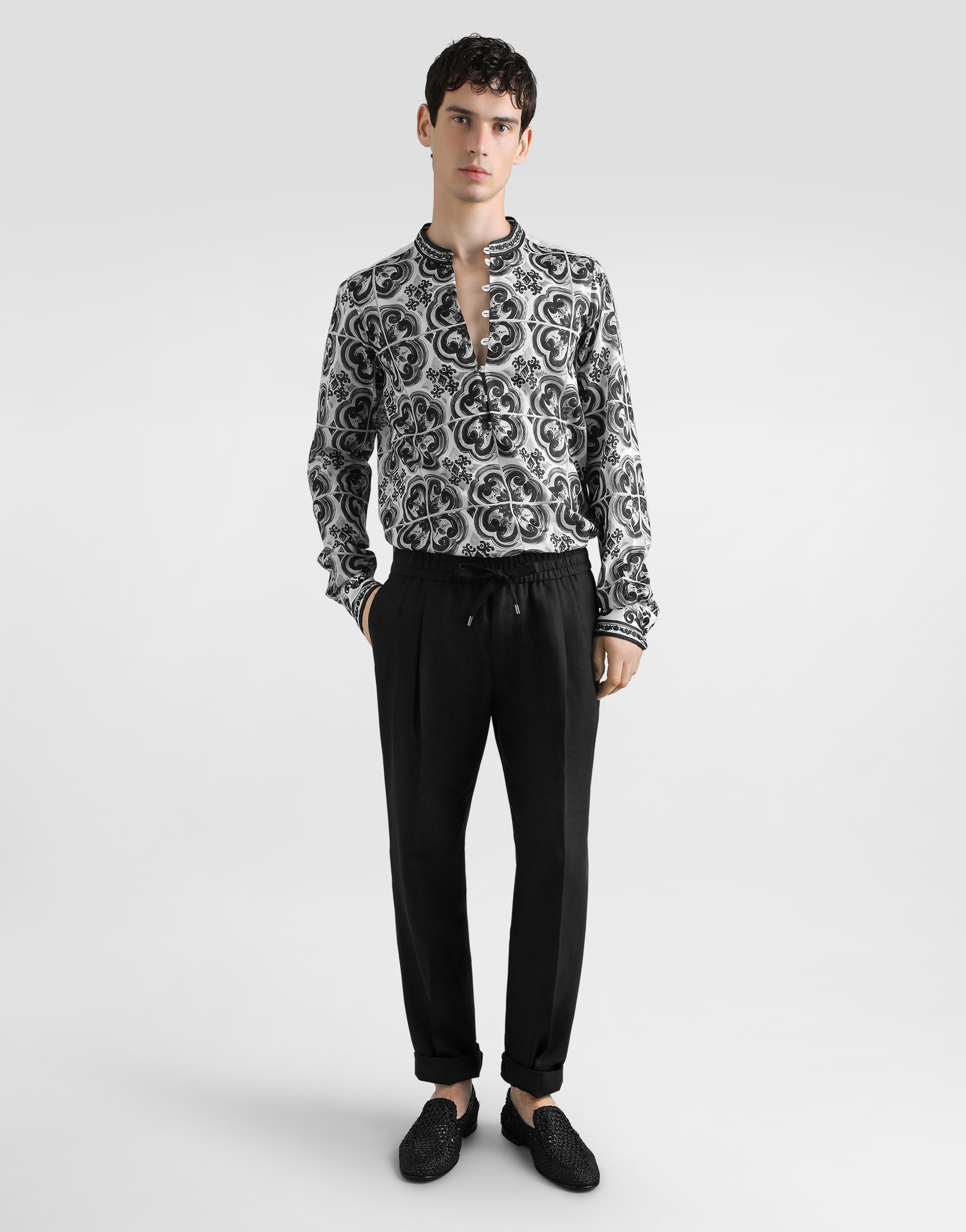 https://asset.dolcegabbana.com.cn/dg-prod-pim/1750228504-322-GP12RZFU4JB-1-BLACK-2.png