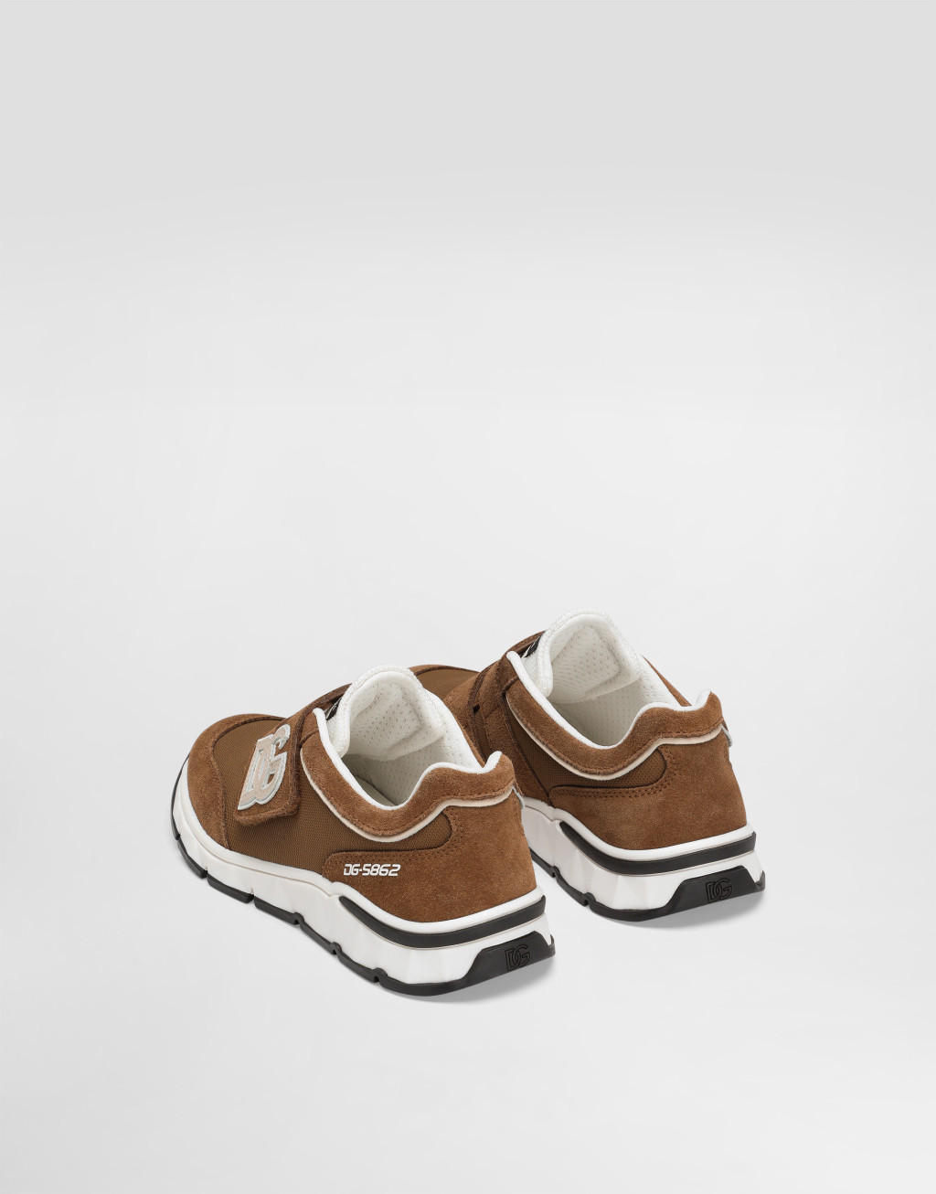 翻绒皮与网布 DG Running 运动鞋3