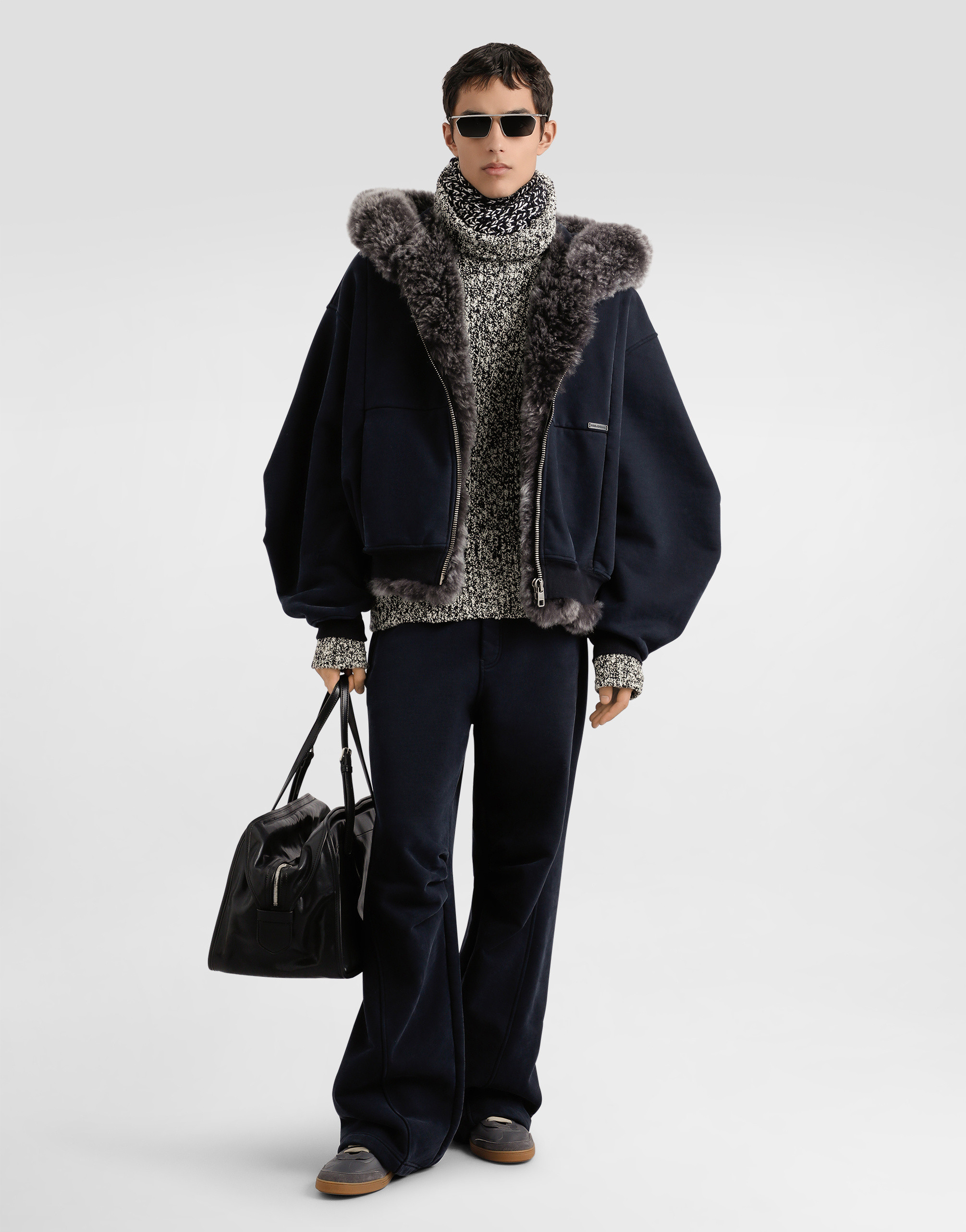 https://asset.dolcegabbana.com.cn/dg-prod-pim/1757068824-322-GP177TG7PLD-BLACK-2.png