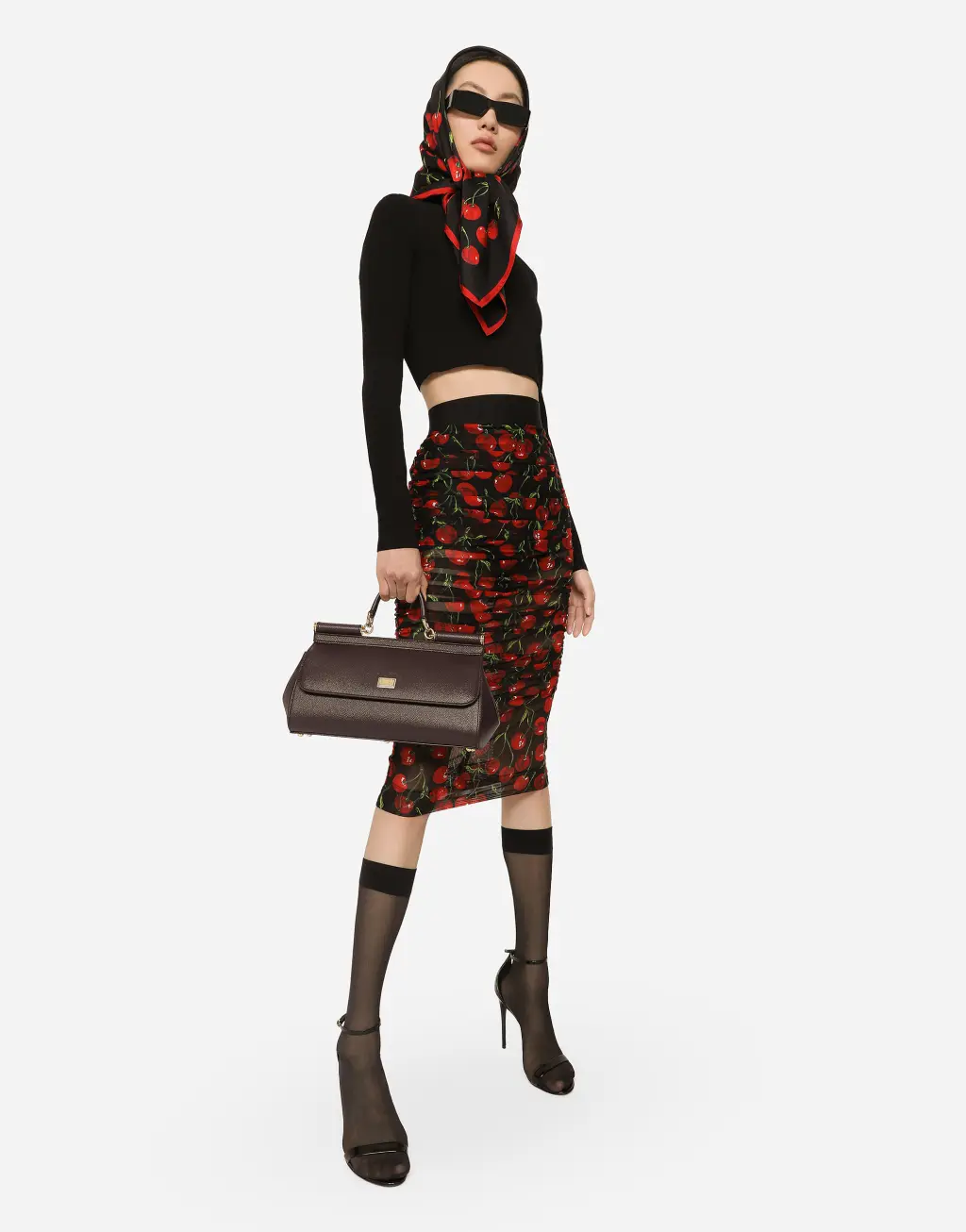 高领短款针织衫