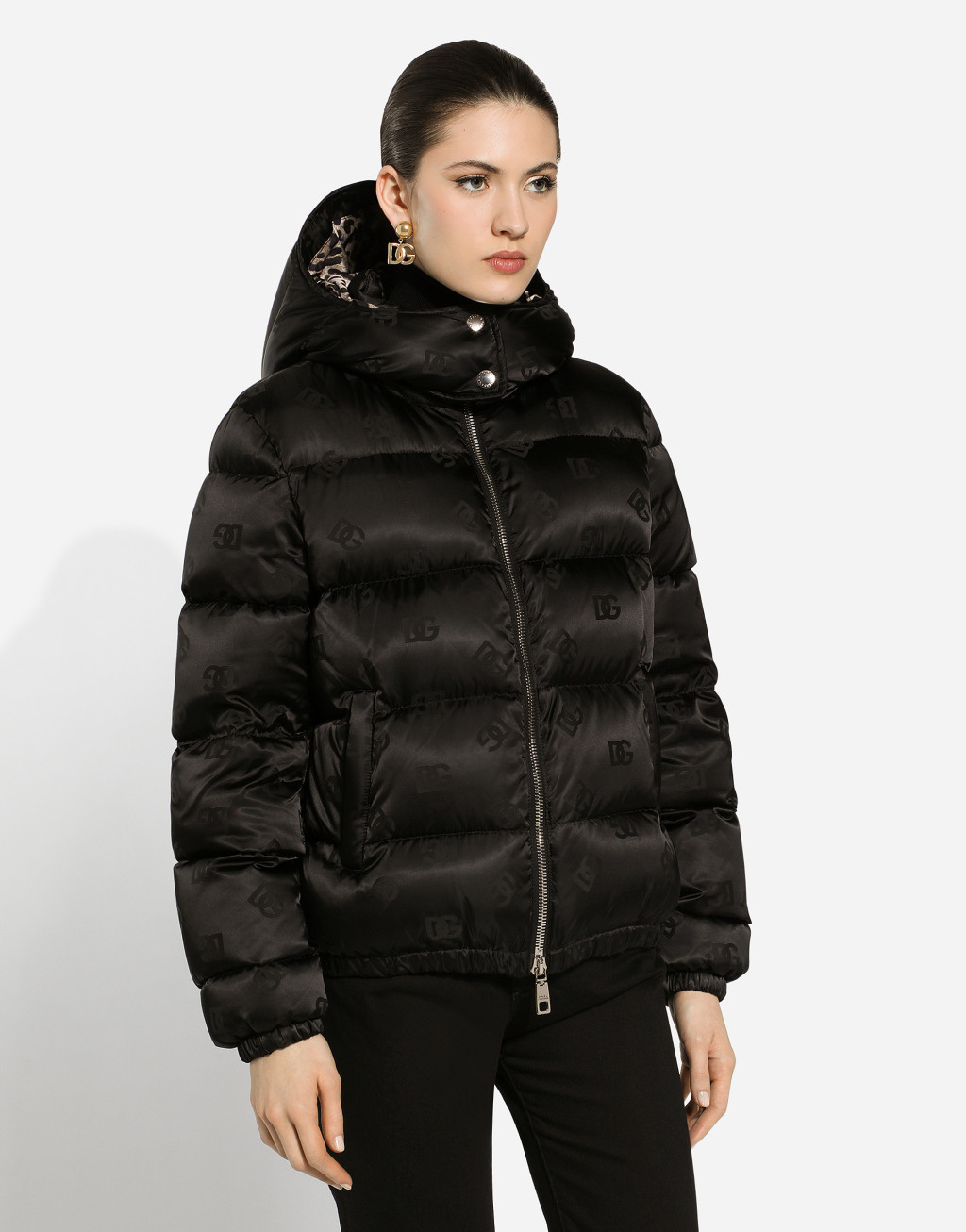 整体 DG 徽标提花缎布衬垫羽绒服4