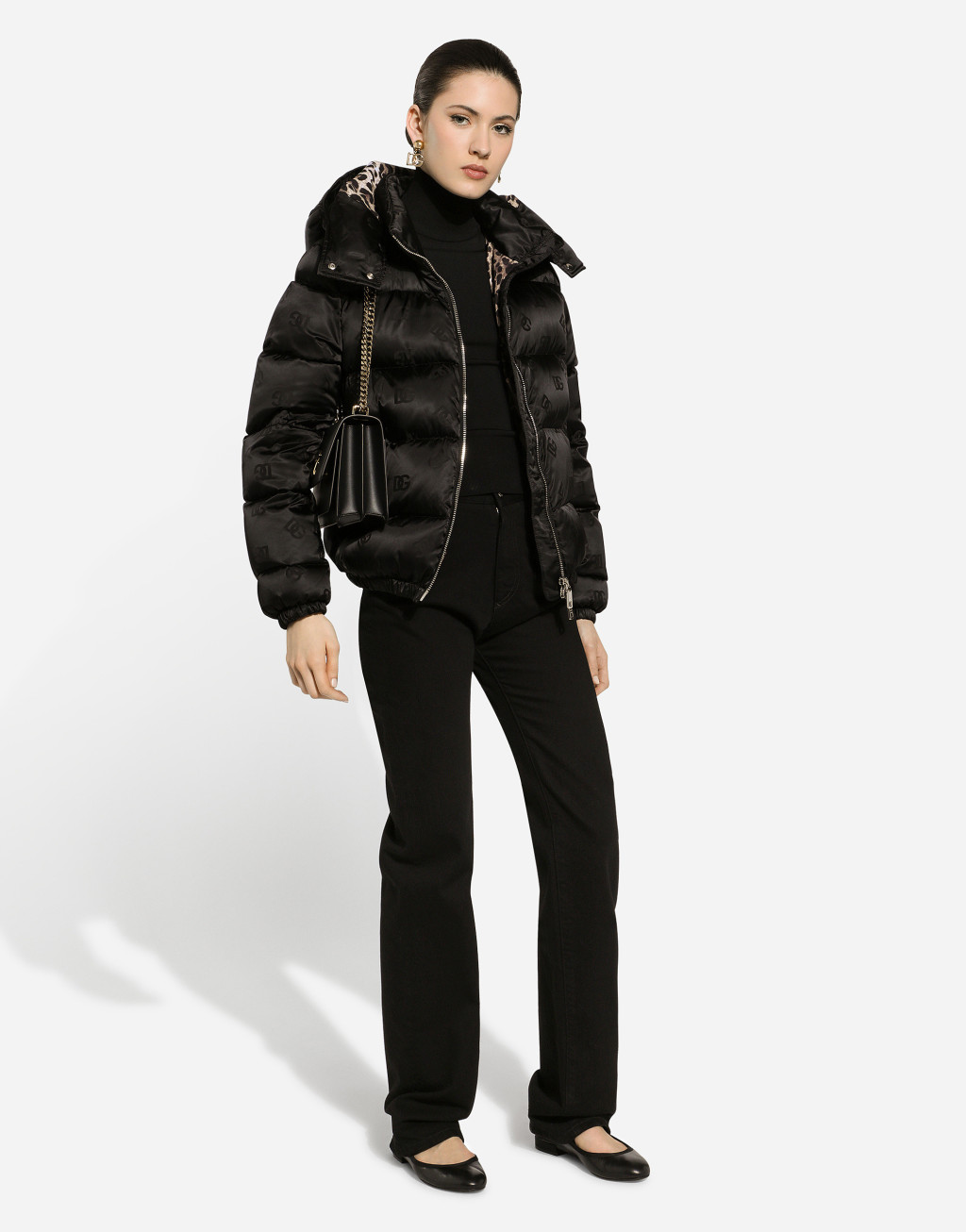 整体 DG 徽标提花缎布衬垫羽绒服6