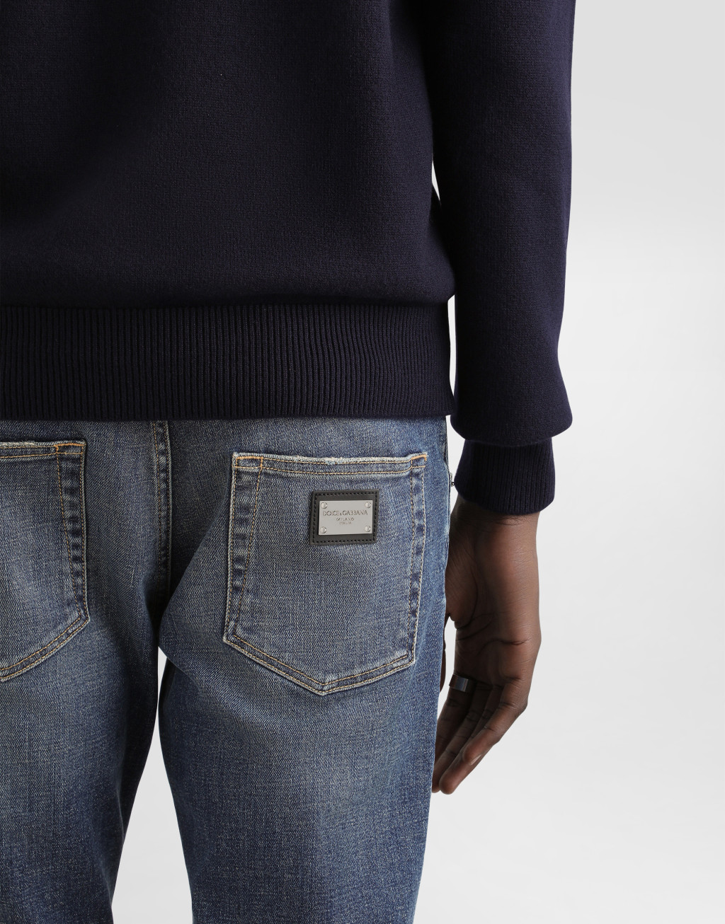 紧身款浅蓝色洗水弹力牛仔裤5