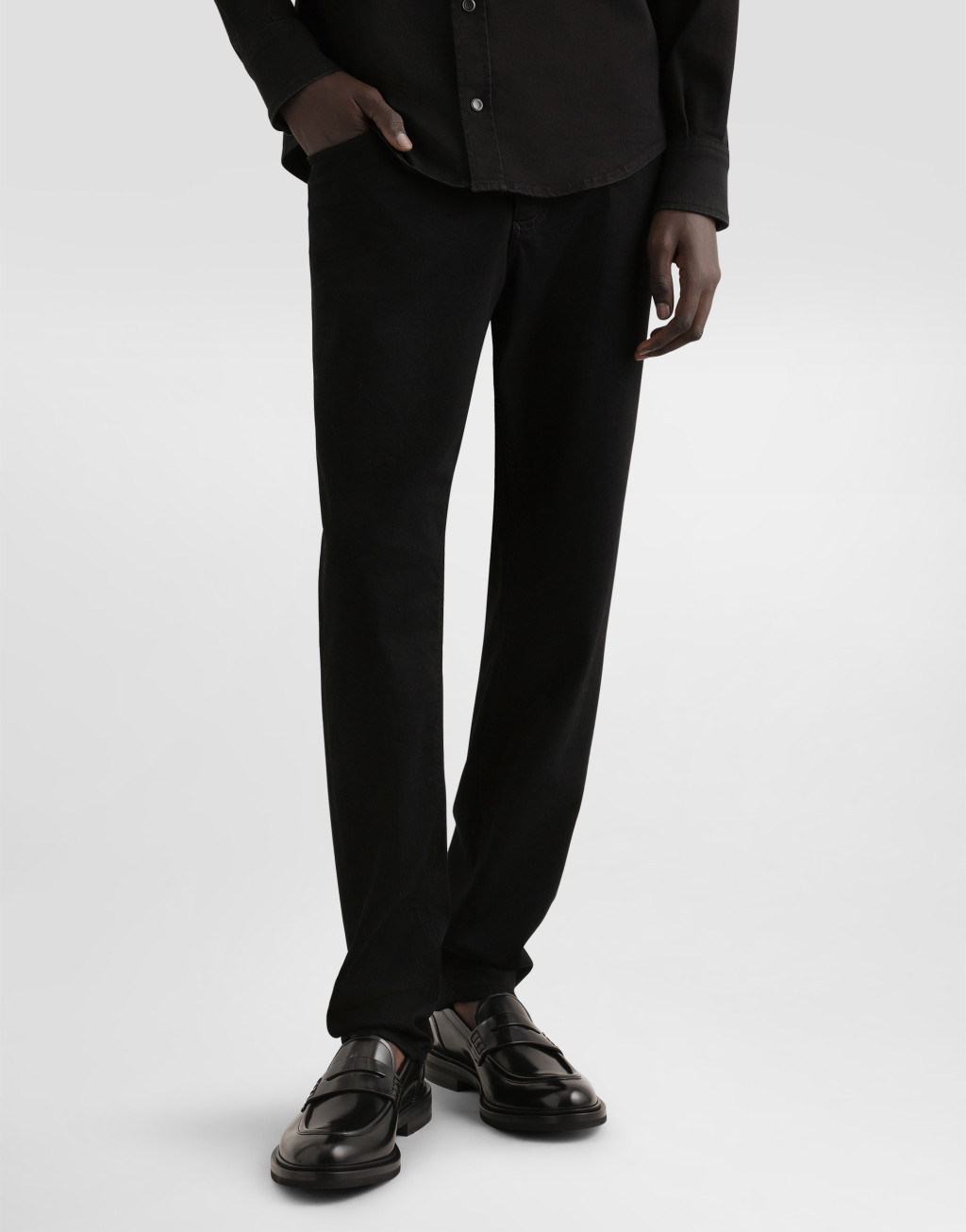 常规款黑色洗水弹力牛仔裤4