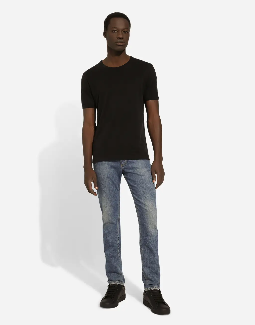 修身款蓝色弹力牛仔裤