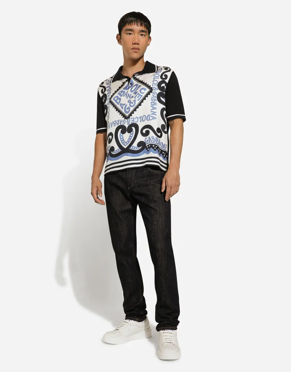 常规款蓝色牛仔裤