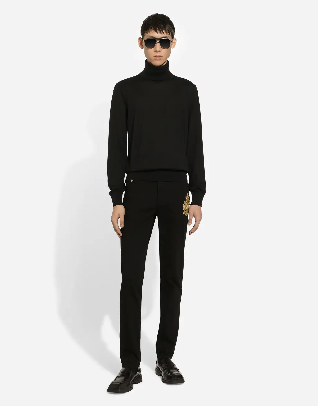 修身款弹力丹宁牛仔裤