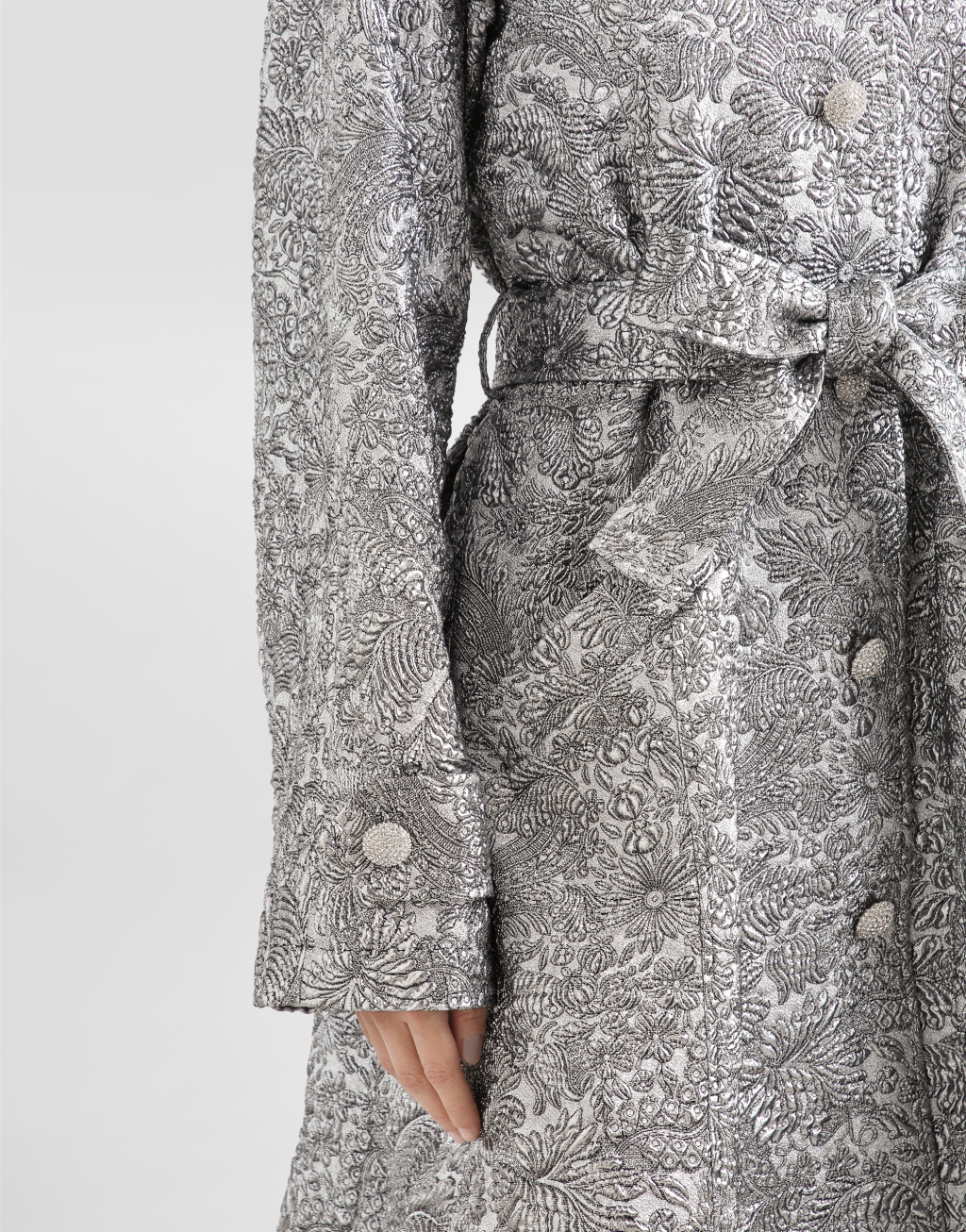 金银线花卉提花面料风衣5