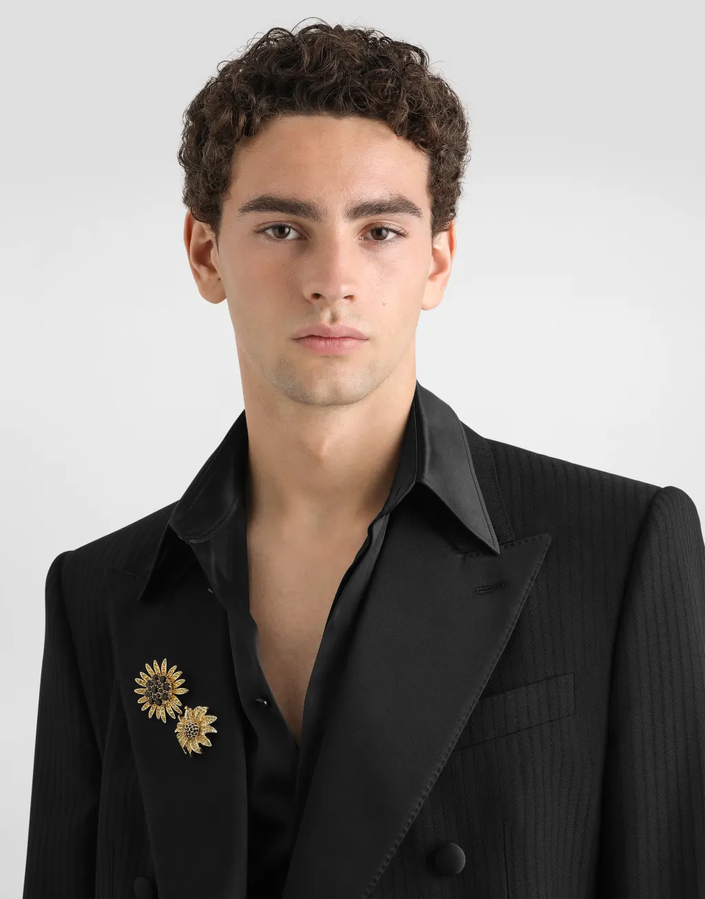 Sartoria 水钻花卉胸针