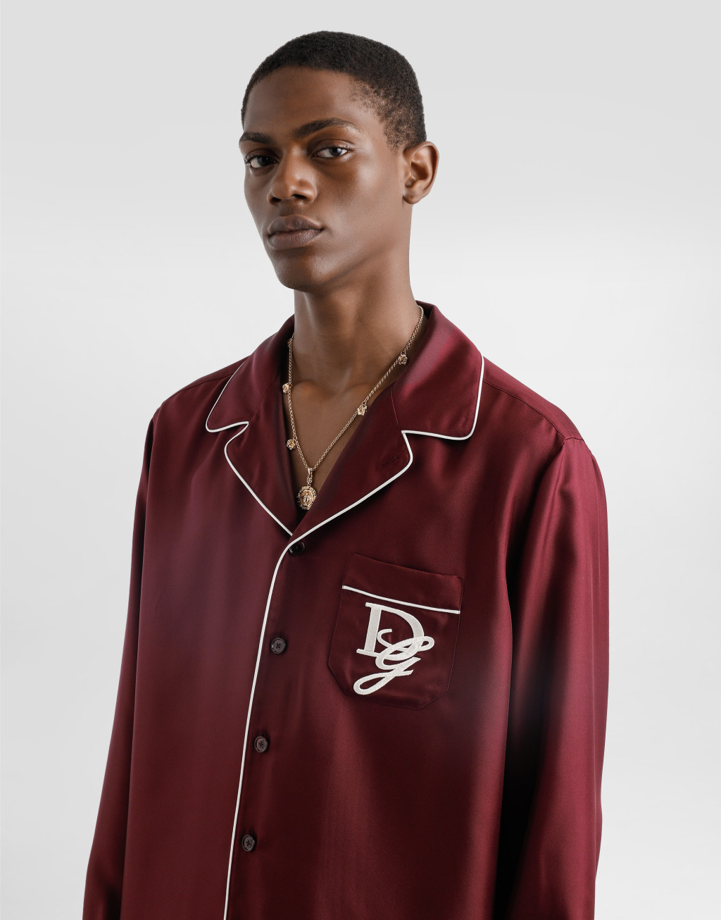 徽标金属项链 + 圆章与十字架别针套组3