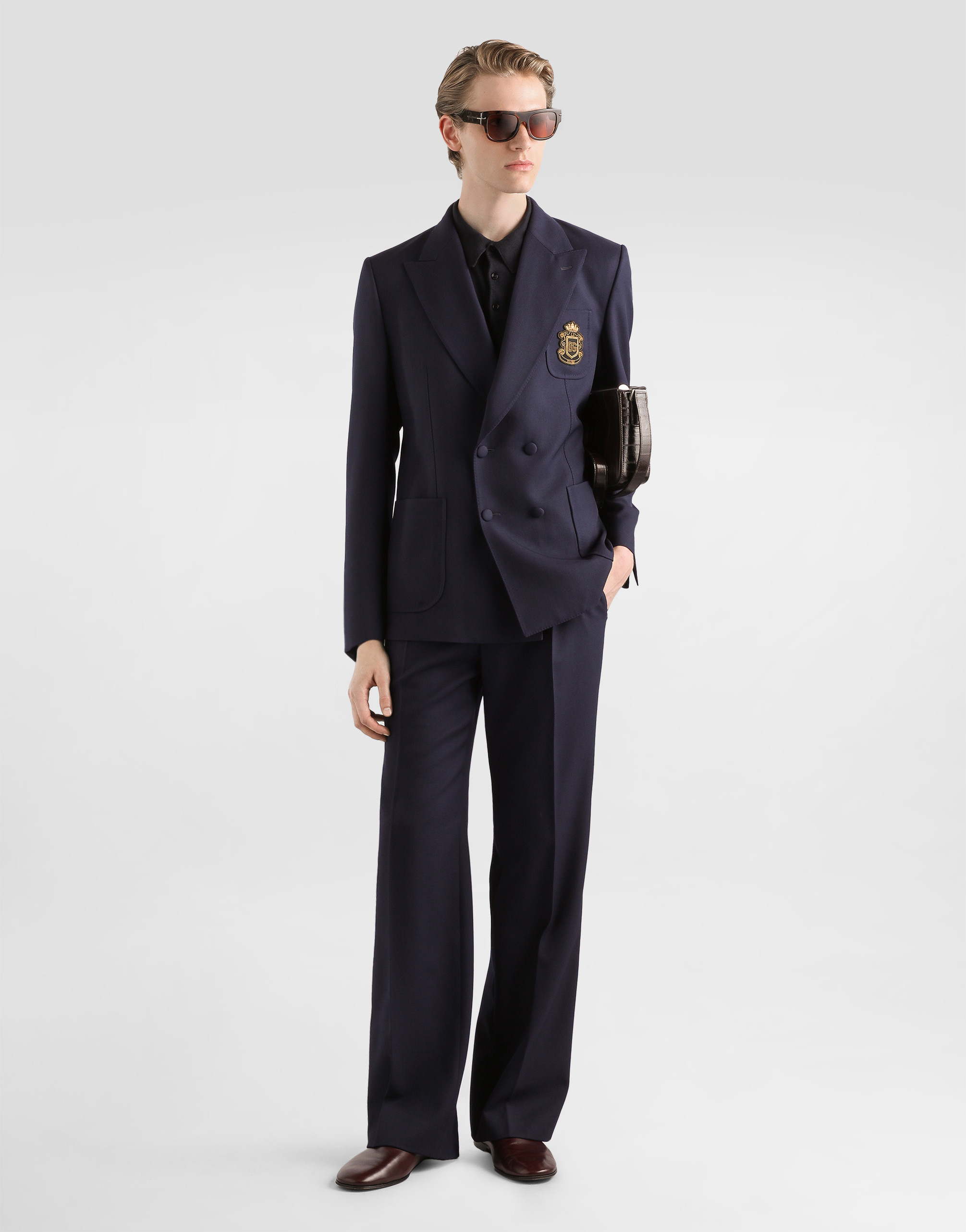 https://asset.dolcegabbana.com.cn/dg-prod-pim/1764732032-322-GP110TFU2YW-VERY%2BDARK%2BBLUE%2B1-2.png