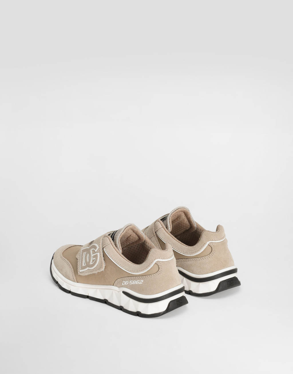 翻绒皮与网布 DG Running 运动鞋3