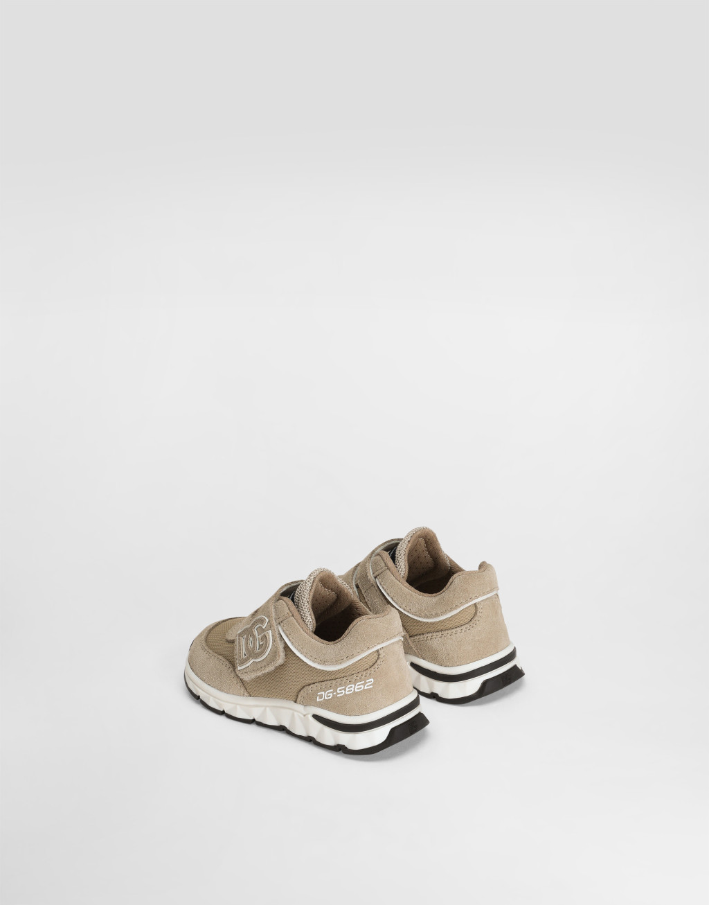 翻绒皮与网布 DG Running 运动鞋3