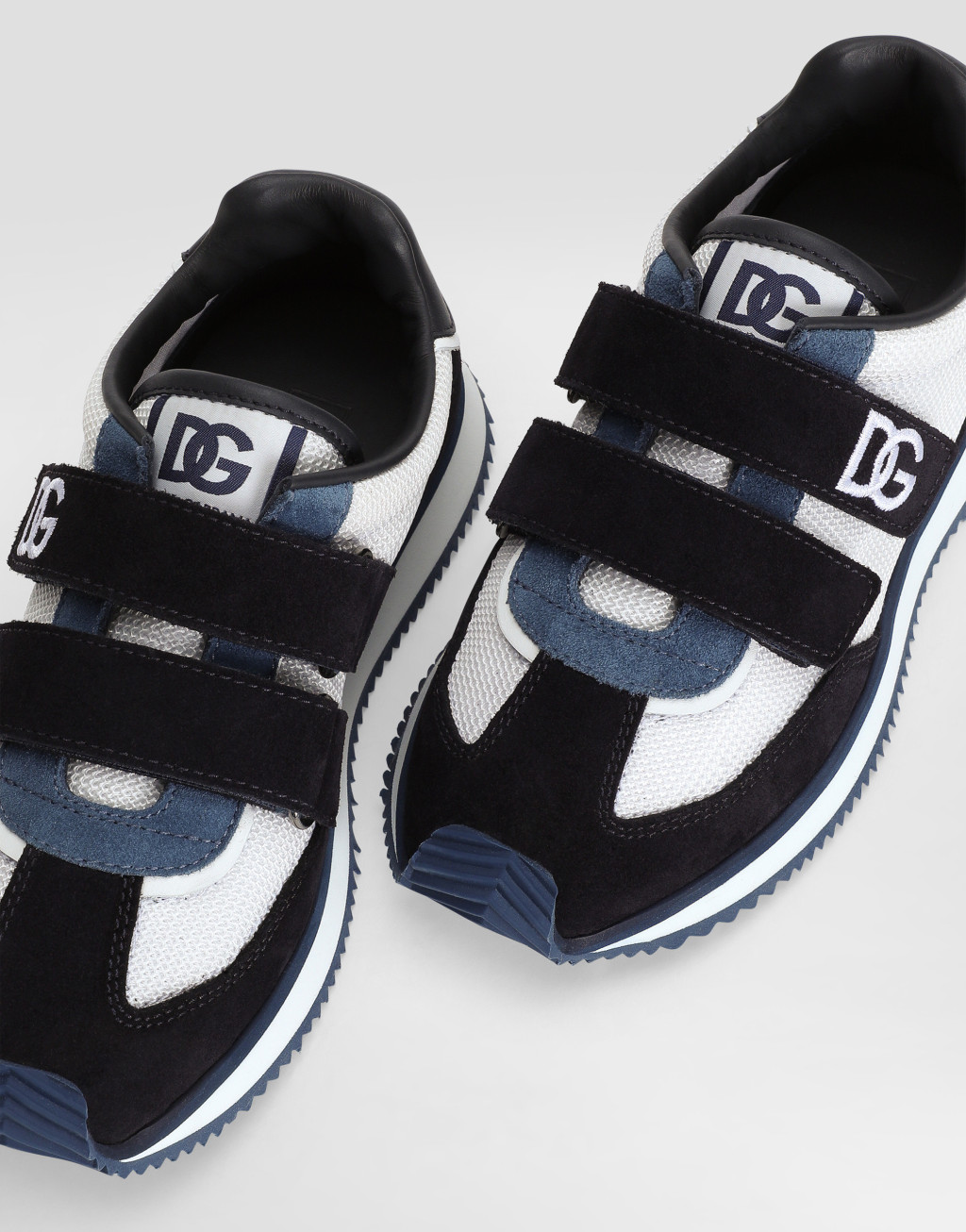 网眼与绒面革运动鞋4