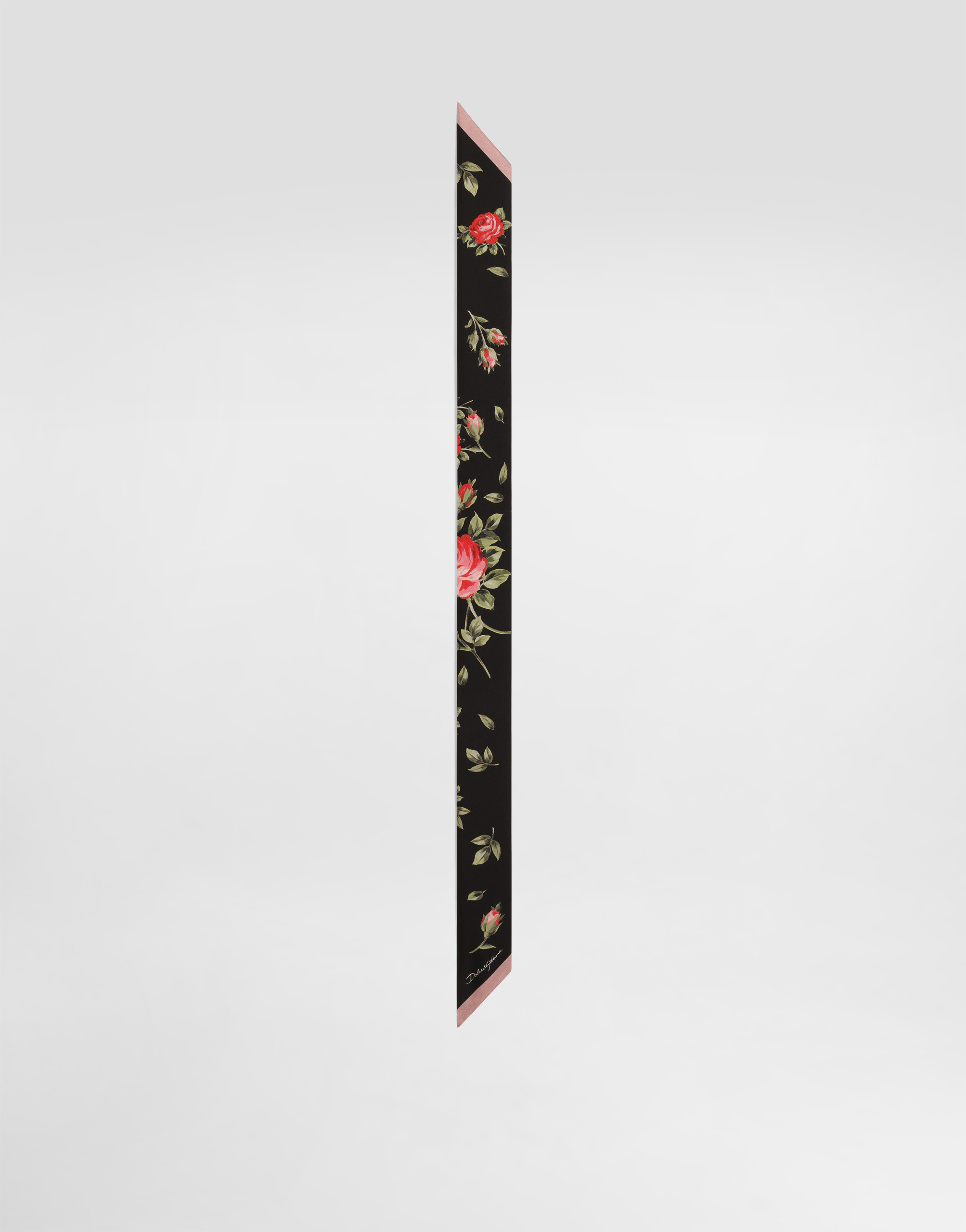 https://asset.dolcegabbana.com.cn/dg-prod-pim/1765420459-322-FS215AGDDPM-BOUQUET%2BROSE%2BF.NERO-1.png