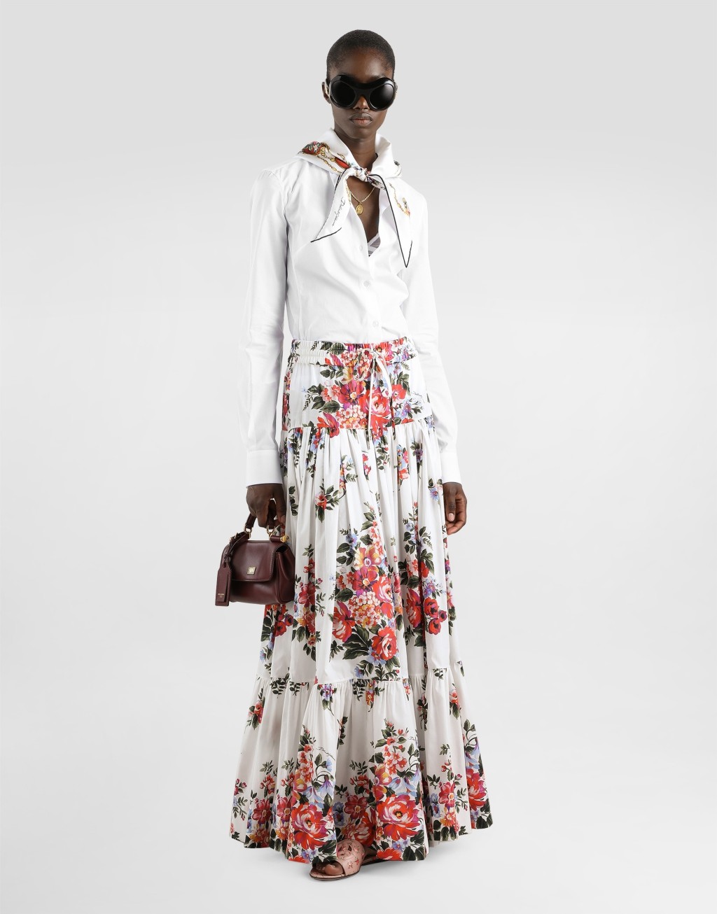 府绸衬衫 饰以真丝方巾2