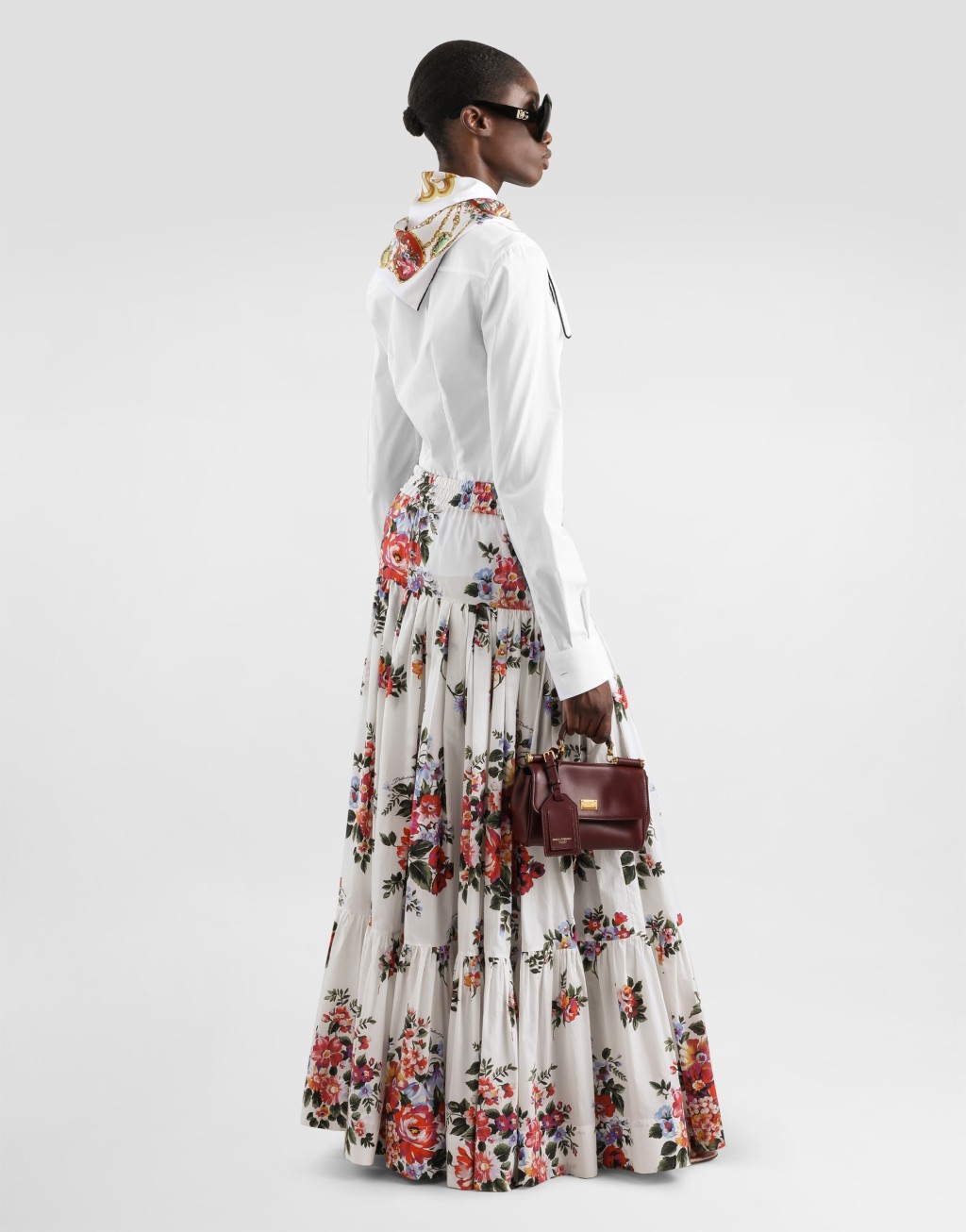 府绸衬衫 饰以真丝方巾3