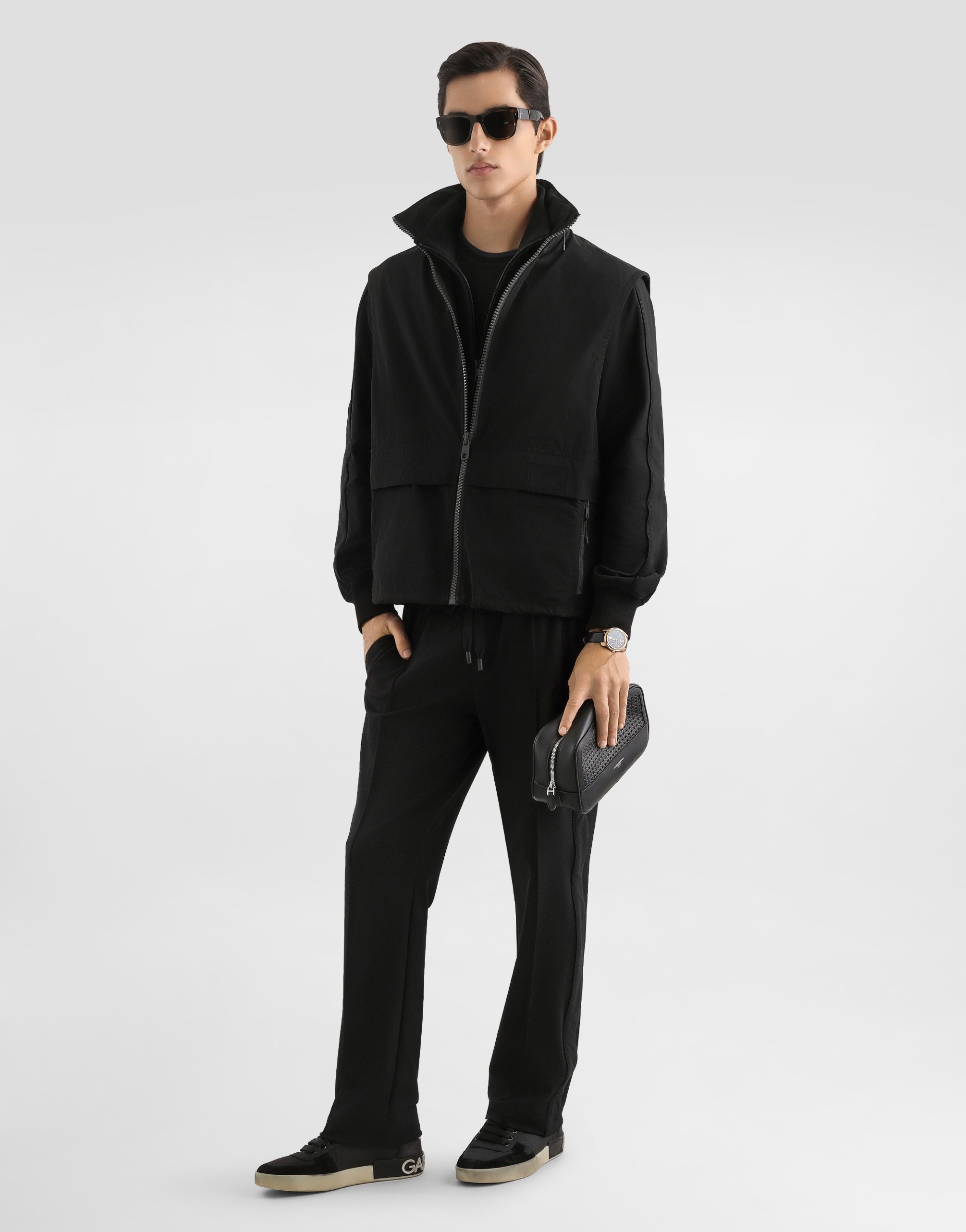 https://asset.dolcegabbana.com.cn/dg-prod-pim/1768274394-322-GP17YTFUGUL-BLACK-2.png