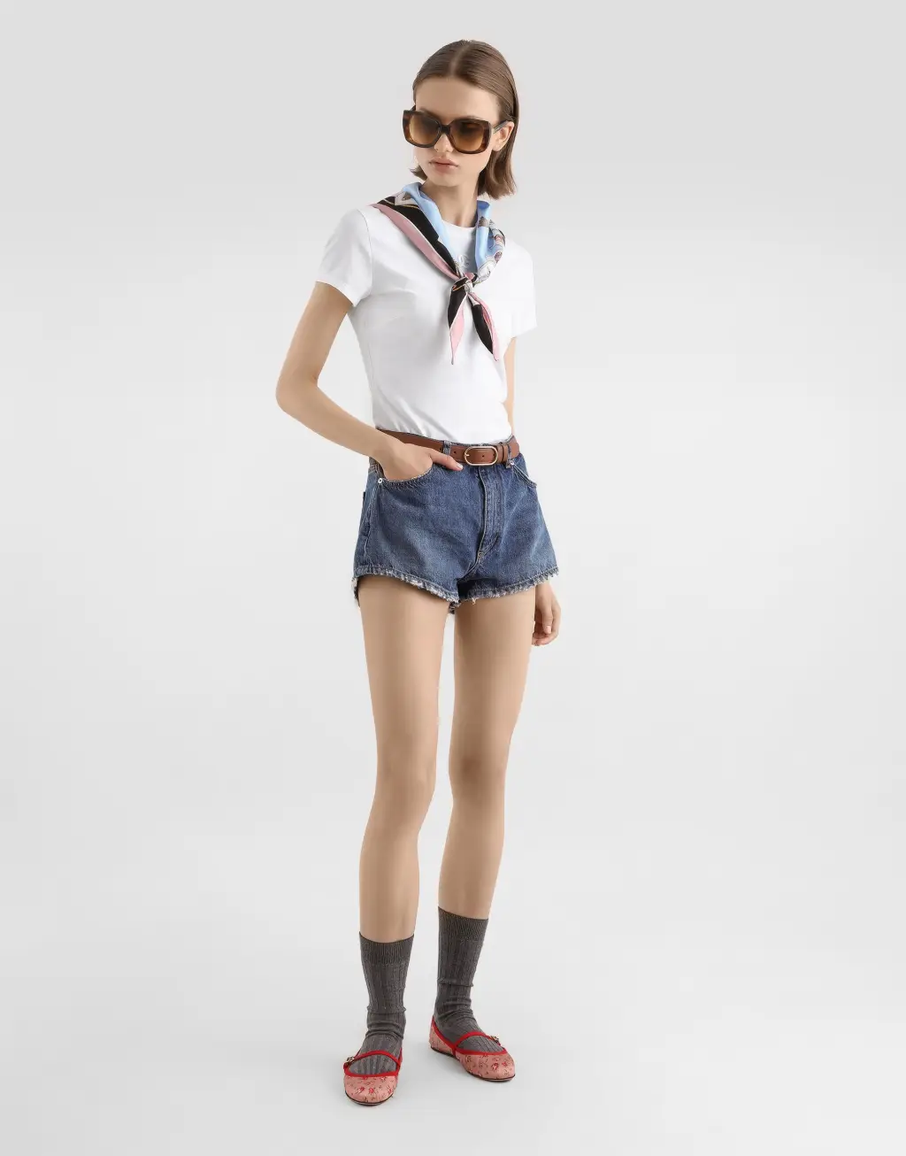 针织T恤 饰以印花围巾