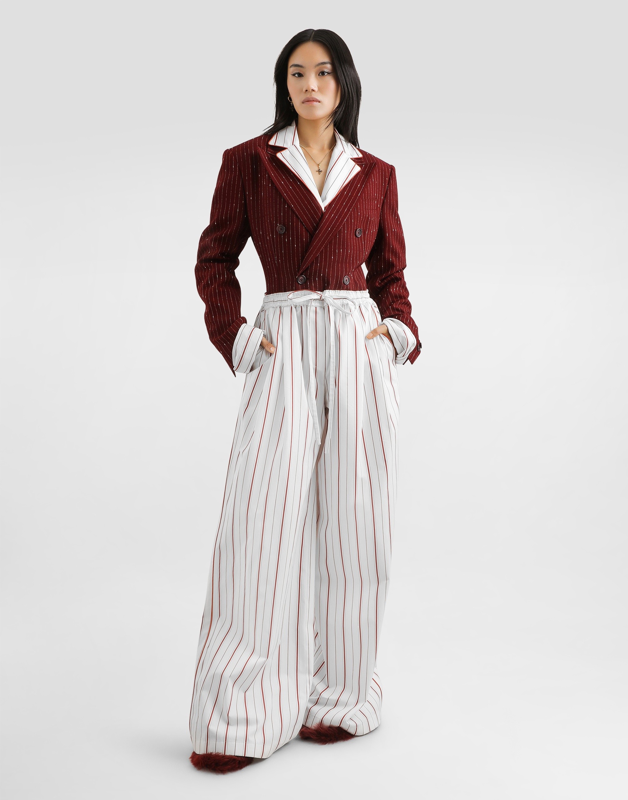 https://asset.dolcegabbana.com.cn/dg-prod-pim/1769739661-322-F29WPTFBMFW-STRIPED-2.png