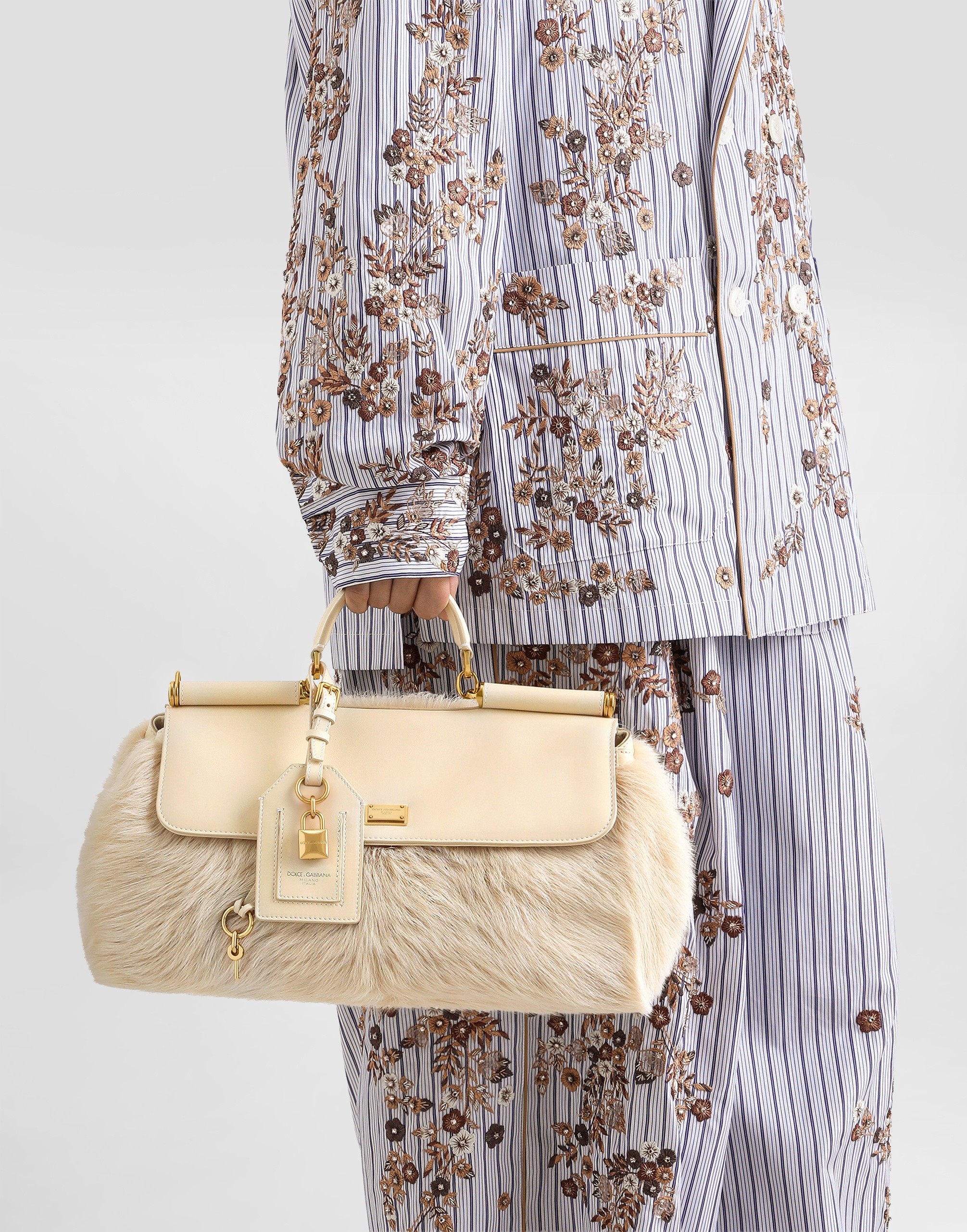 https://asset.dolcegabbana.com.cn/dg-prod-pim/1769993593-322-BB7782B5528-BEIGE2FBEIGE-2.png