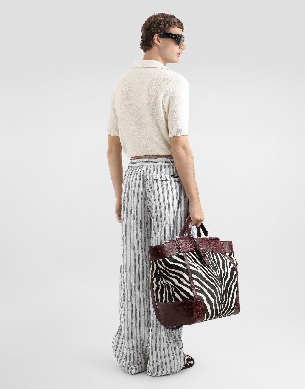 配抽绳设计的 Serafino 套头衫3