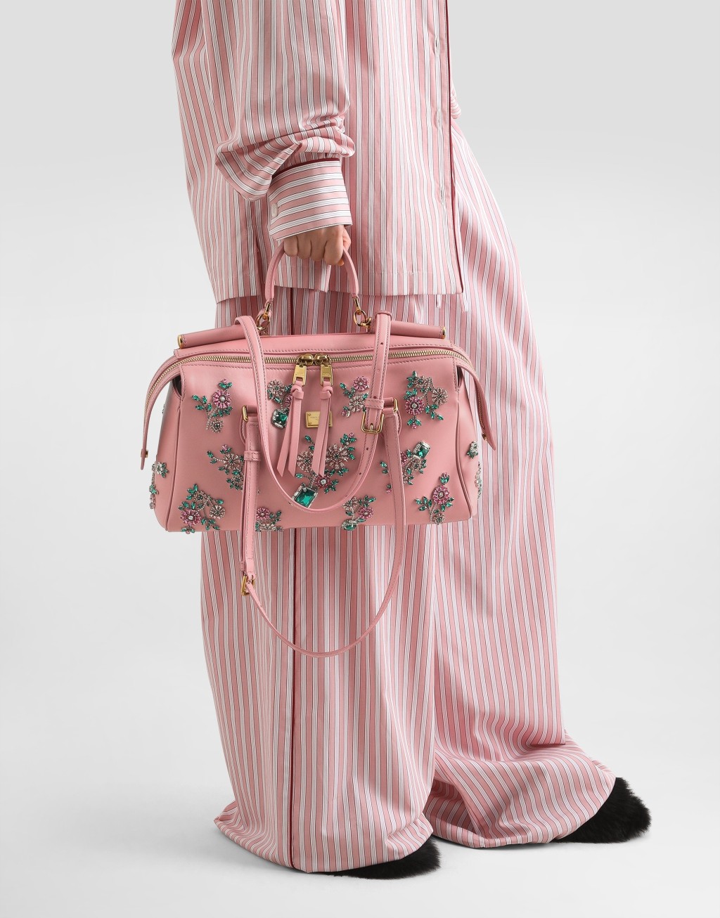 中号 Vittoria 刺绣手袋3