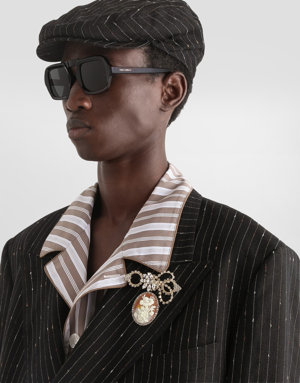 椭圆形浮雕胸针2