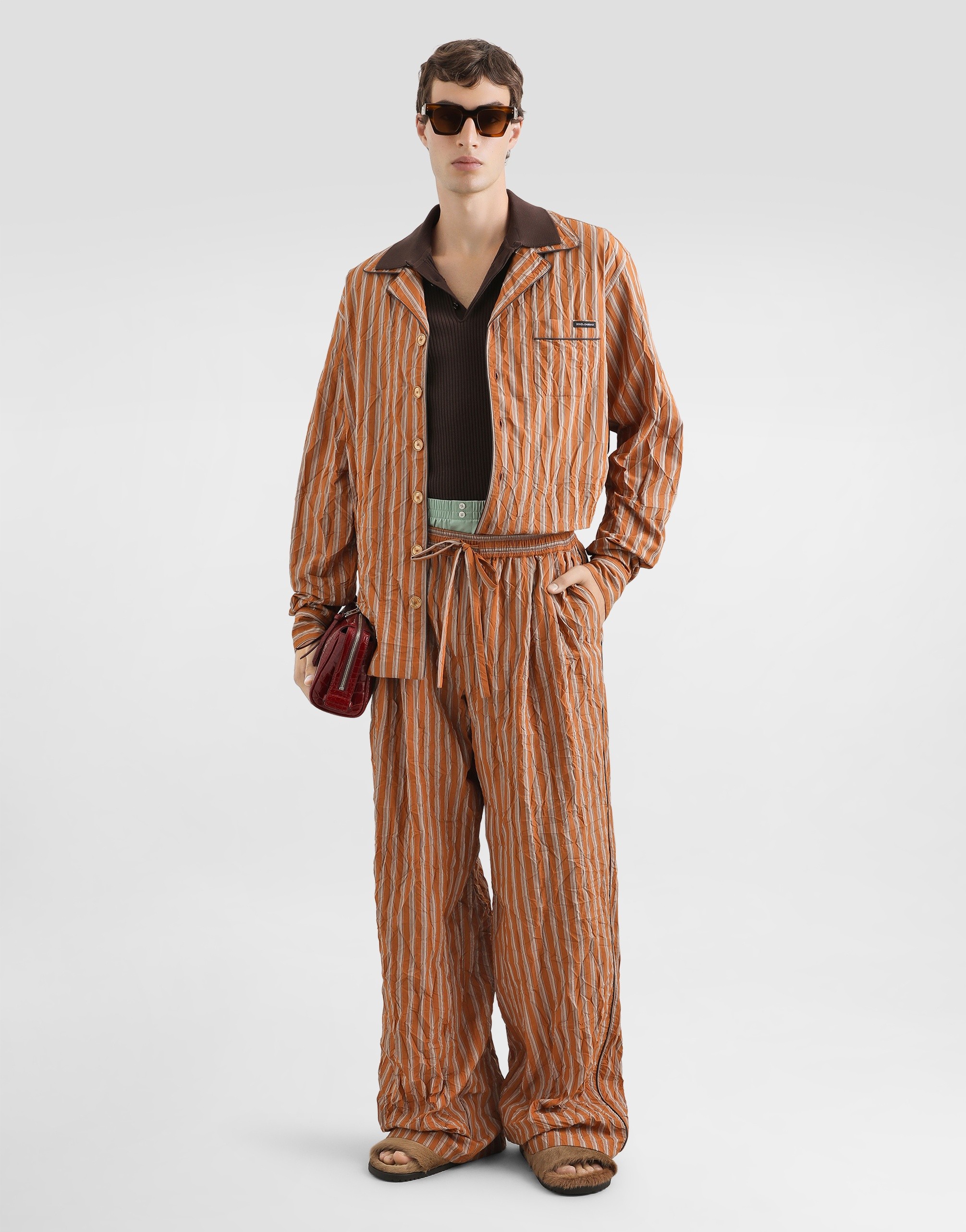https://asset.dolcegabbana.com.cn/dg-prod-pim/1770434173-322-GVRMATFBMFS-STRIPED-2.png
