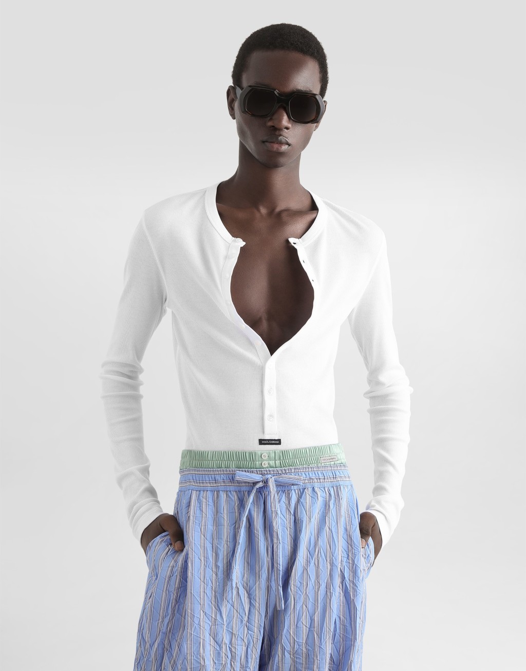 饰以标识标签的棉质 Serafino 领 T 恤2