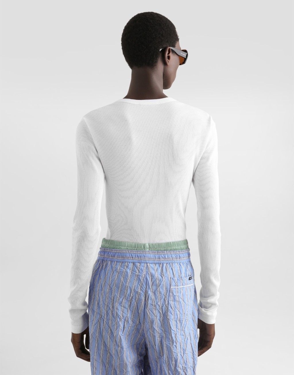 饰以标识标签的棉质 Serafino 领 T 恤4