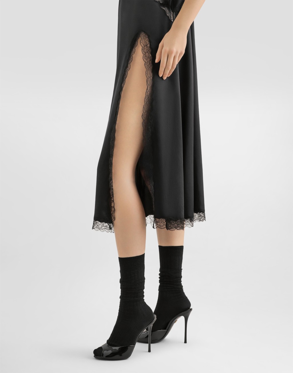 真丝缎面吊带连衣裙6