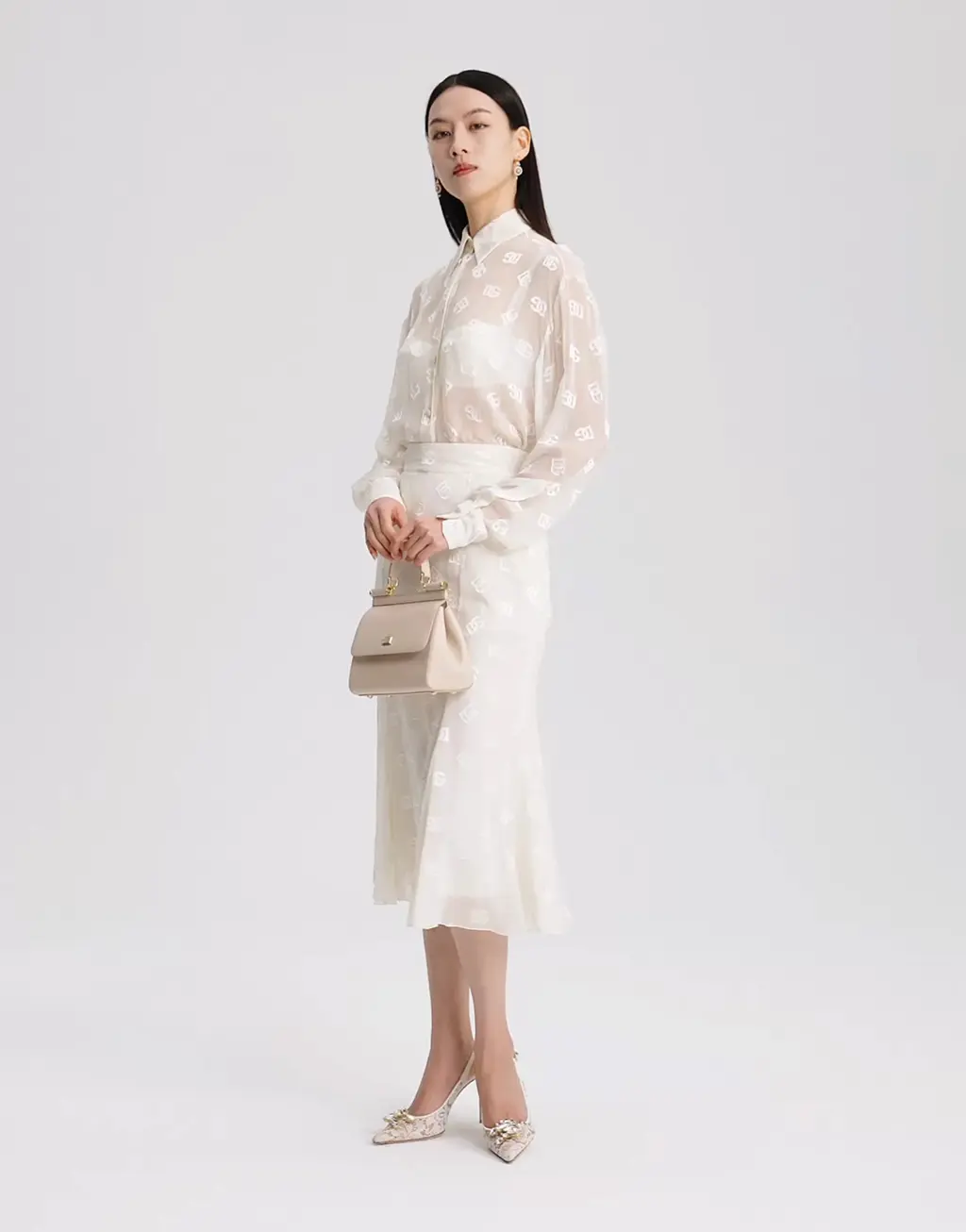 蕾丝装饰缎布半衬垫平杯式文胸