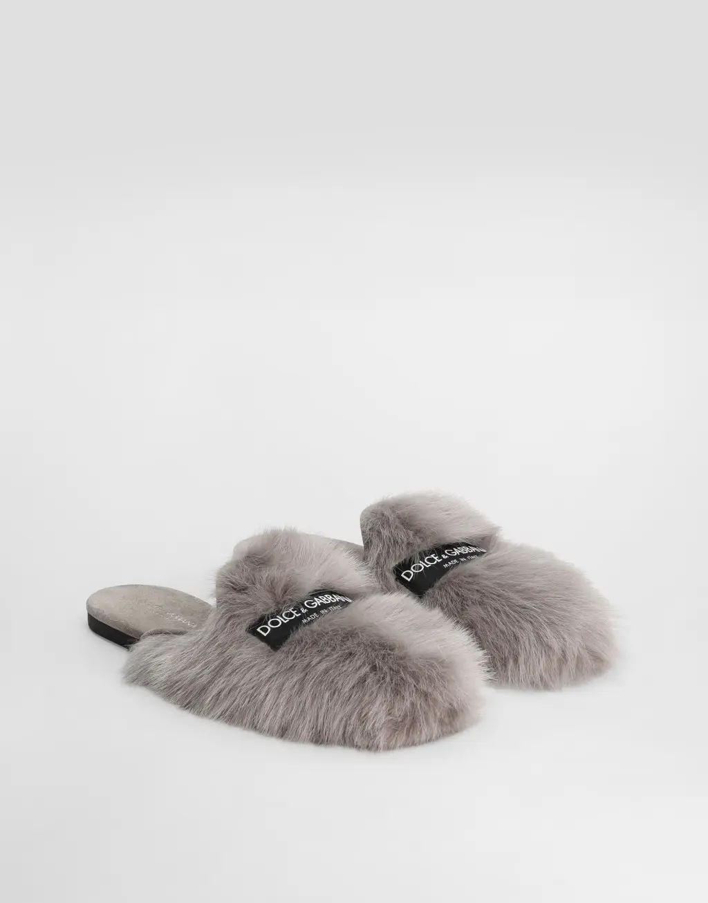 羊毛皮与麂皮拖鞋