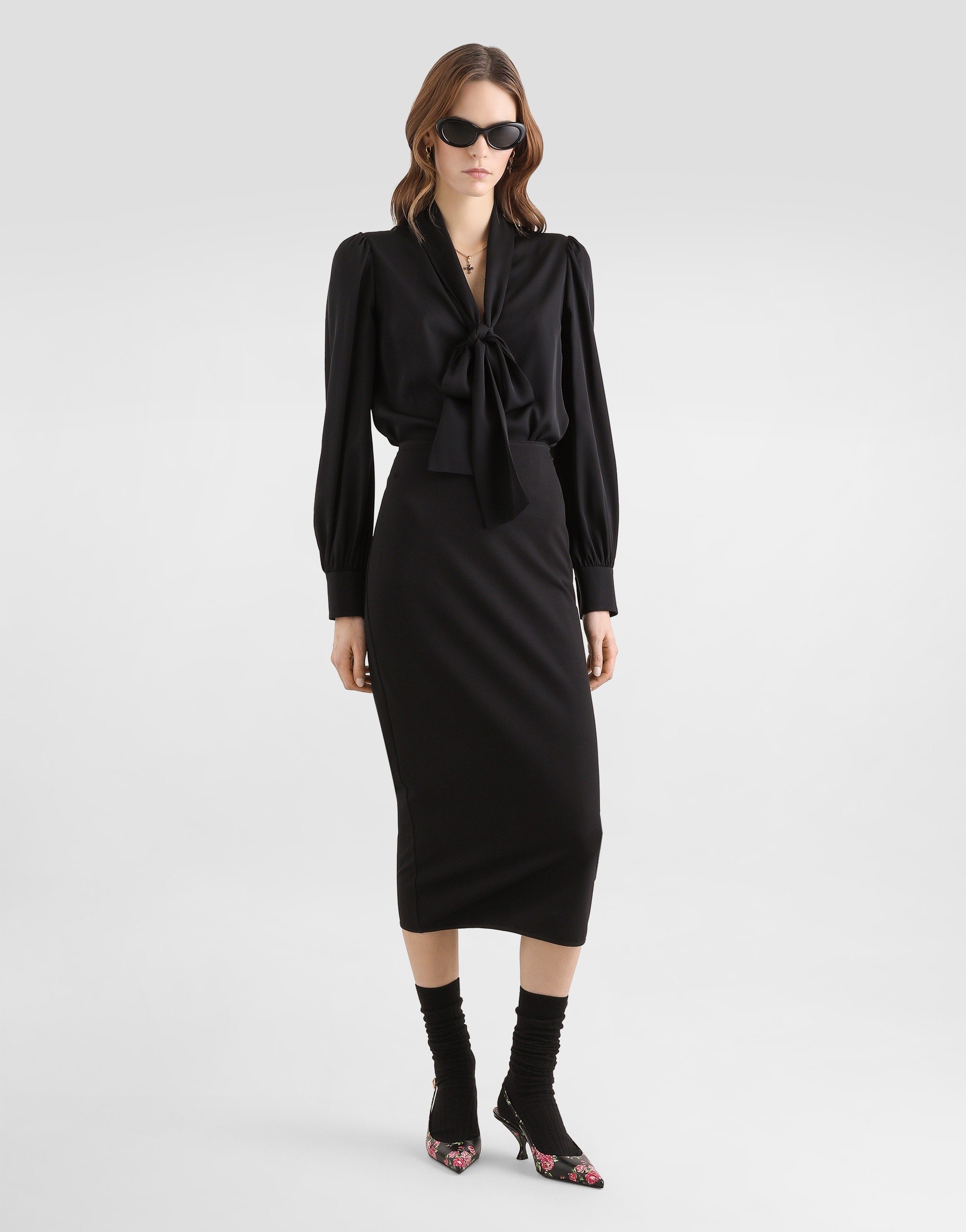https://asset.dolcegabbana.com.cn/dg-prod-pim/1772676467-322-F5T17TFUABF-1-BLACK-2.png