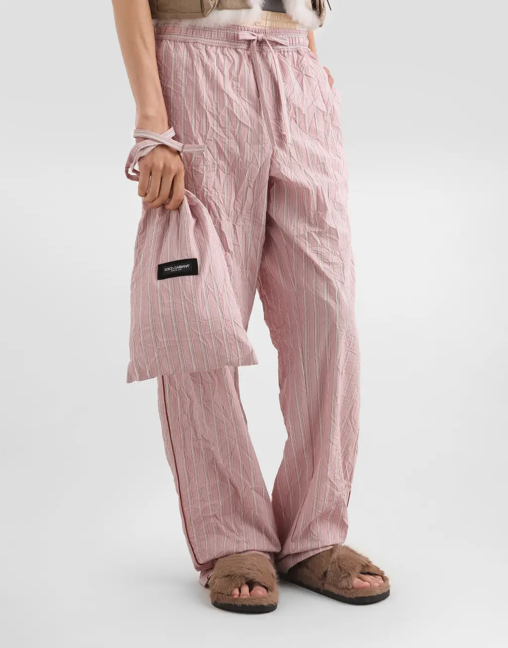 条纹皱褶质感斜挎包