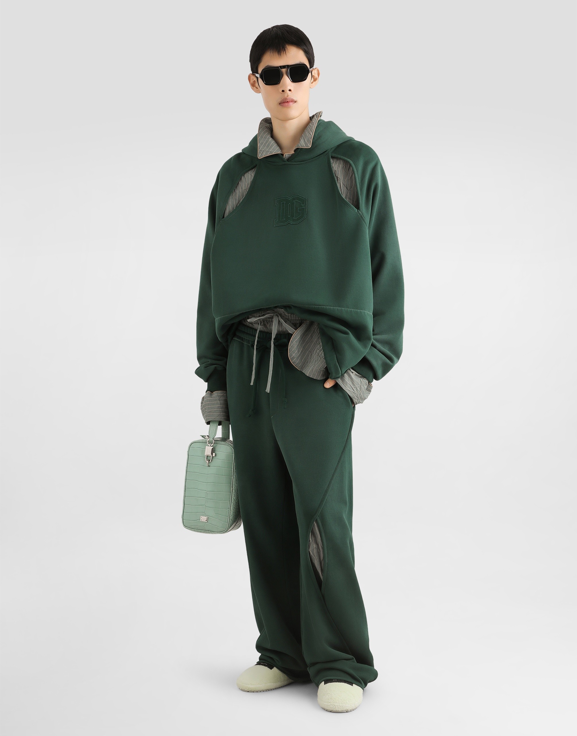 https://asset.dolcegabbana.com.cn/dg-prod-pim/1772767730-322-GP1V7ZG7P0U-VERY%2BDARK%2BGREEN-2.png