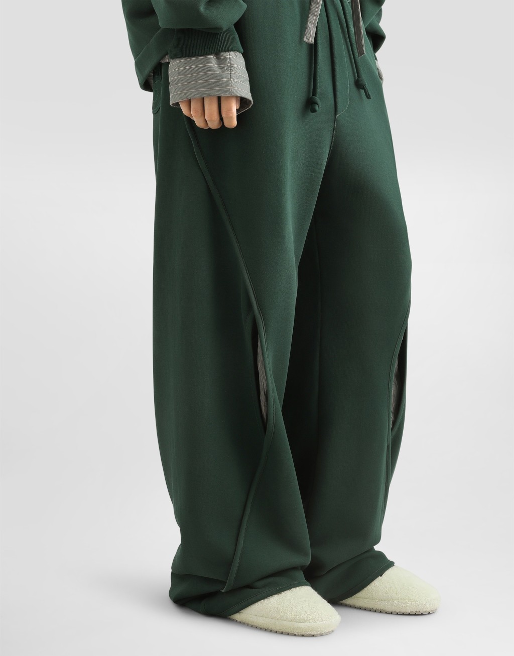 经特殊工艺处理针织长裤5