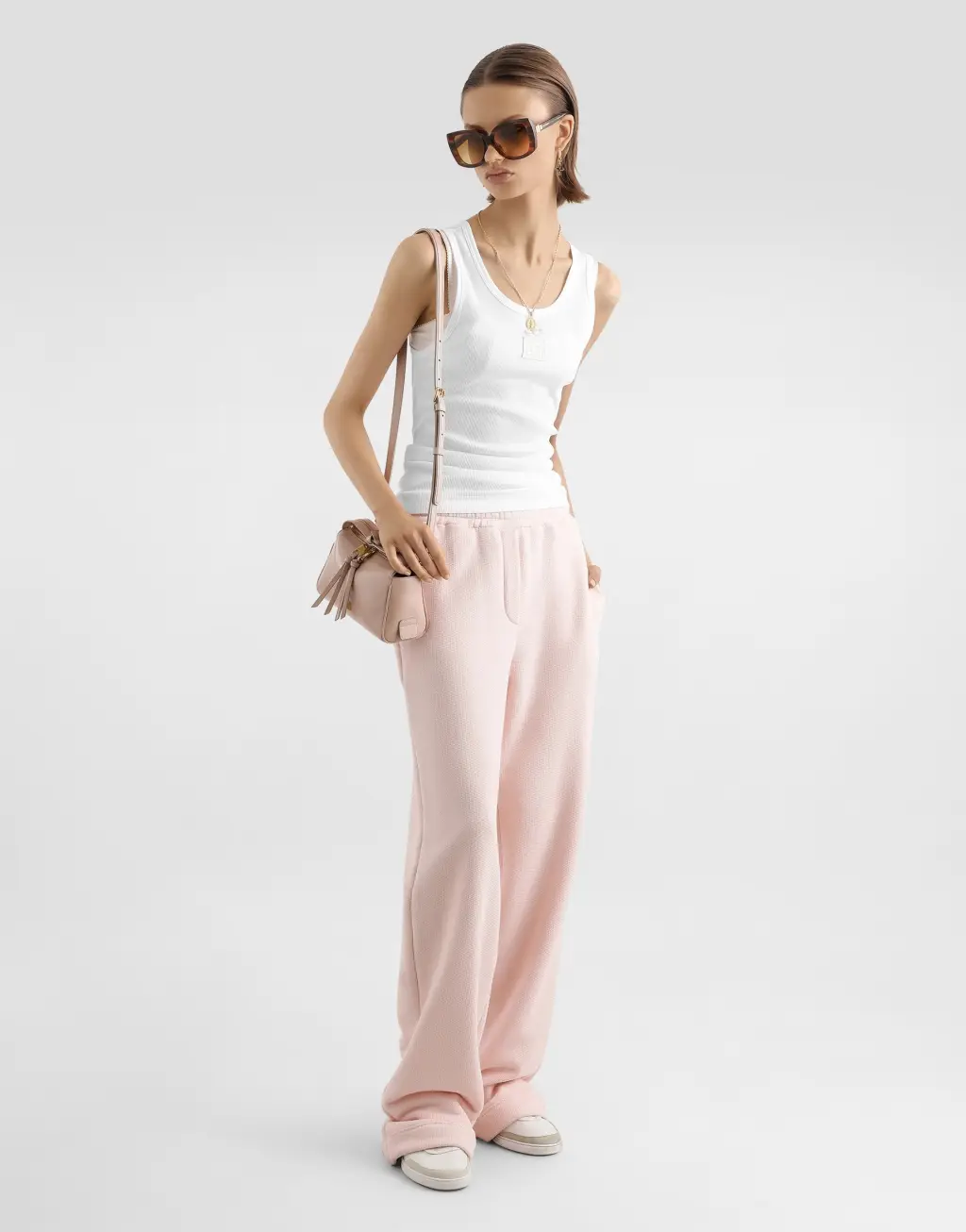 卫衣布长裤 饰以刺绣贴布