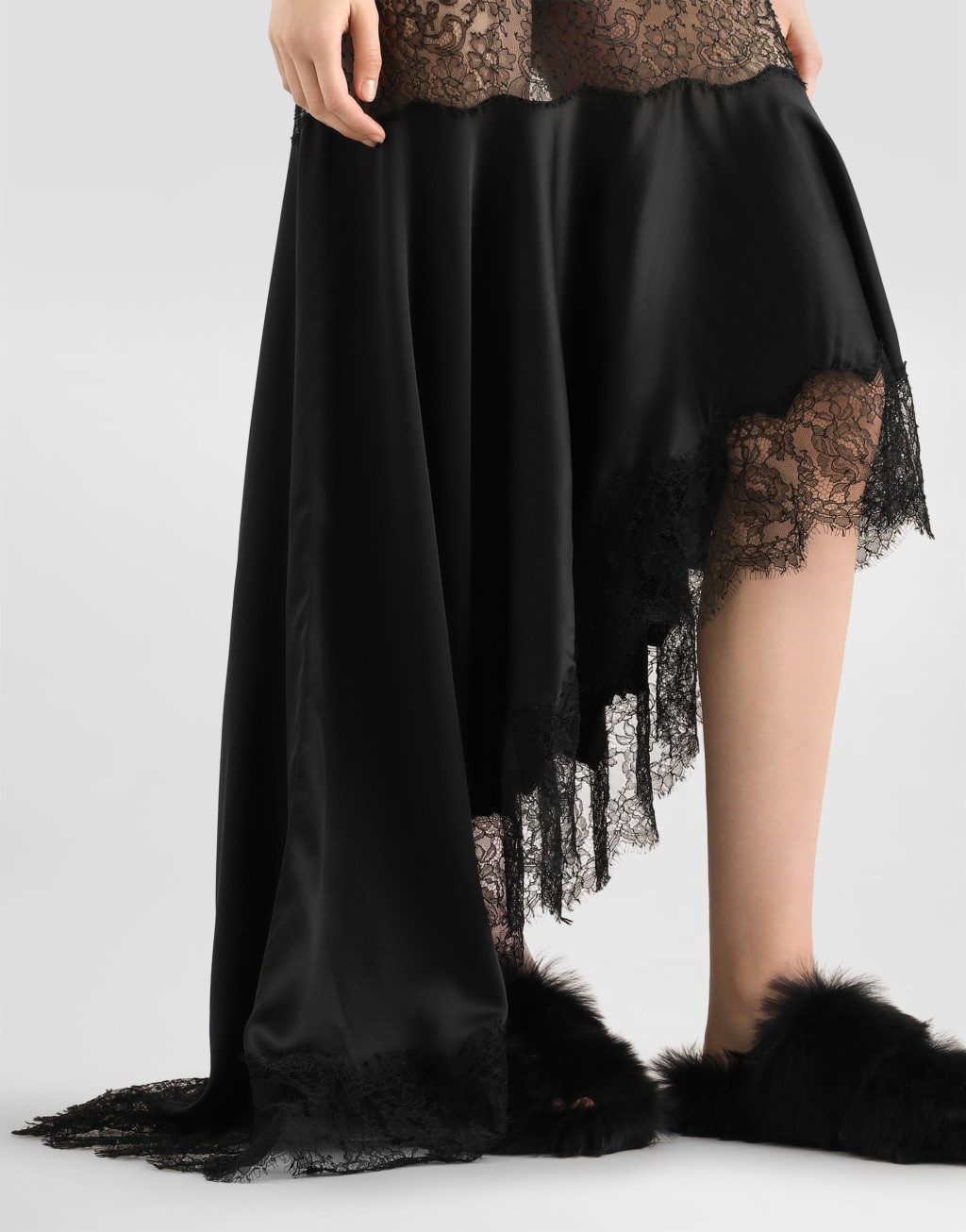 缎面连衣裙配蕾丝装饰带5