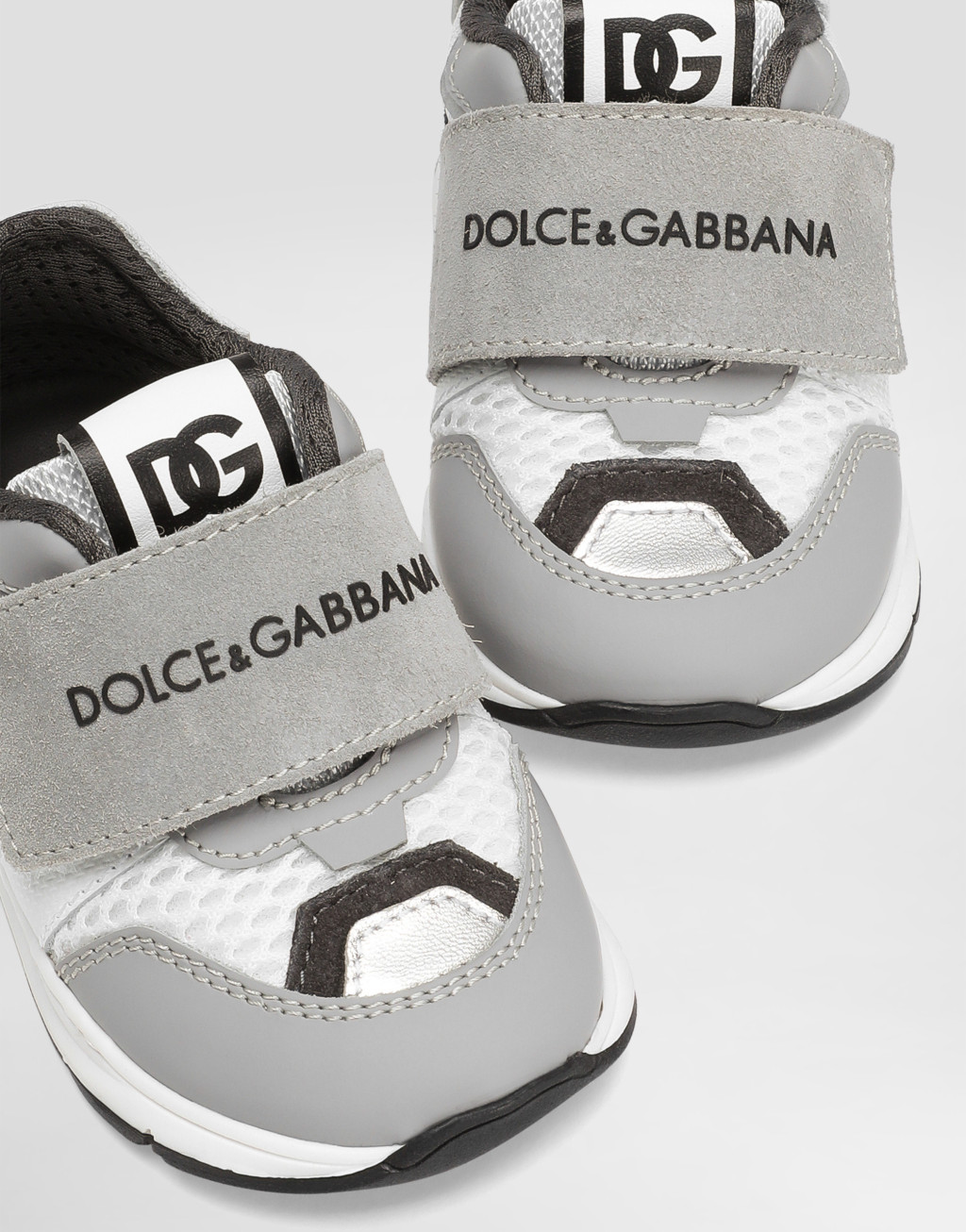 网布与尼龙运动鞋4