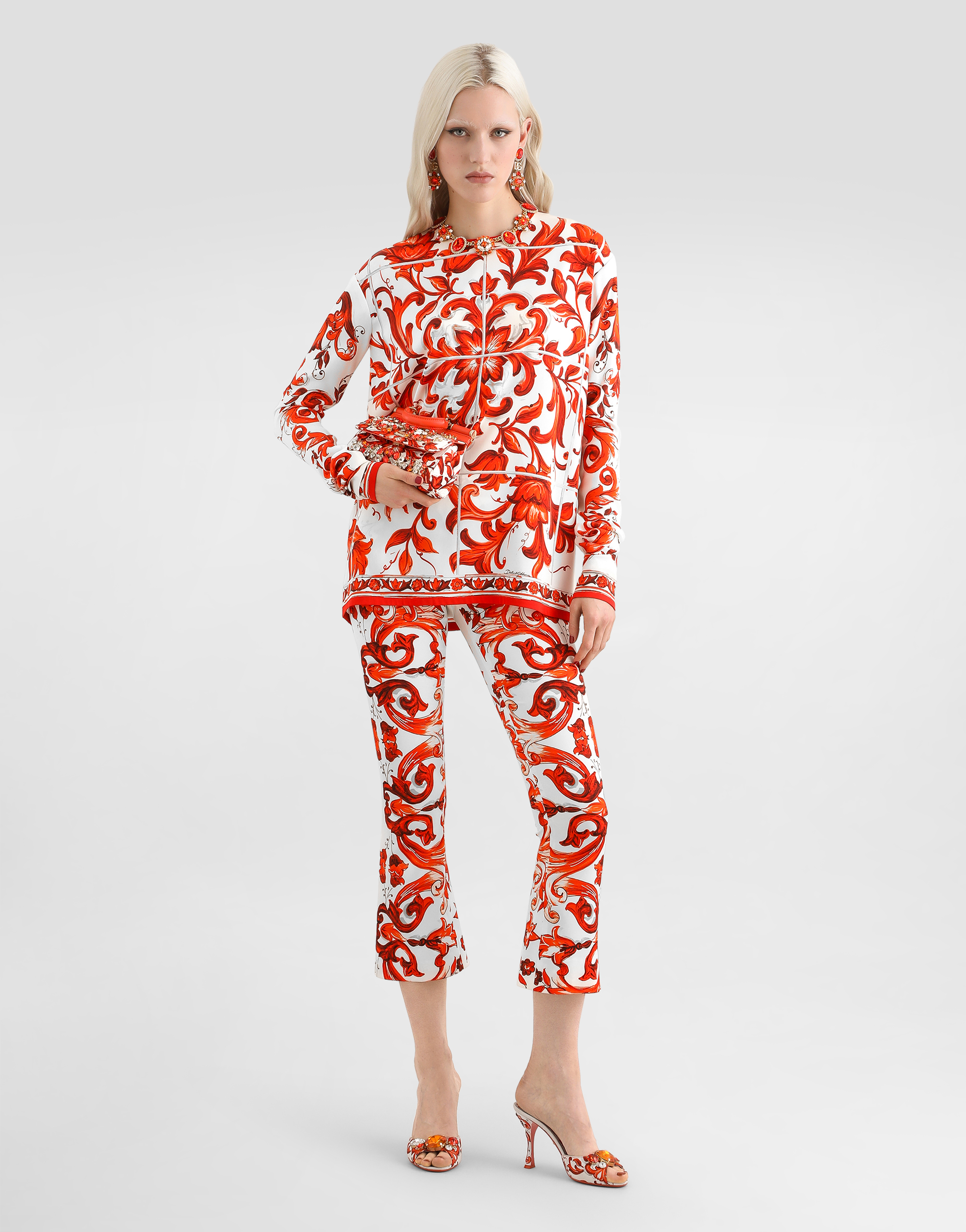 https://asset.dolcegabbana.com.cn/dg-prod-pim/1778052711-322-FTAG7TGDDRJ-variante%2Babbinata-2.jpg