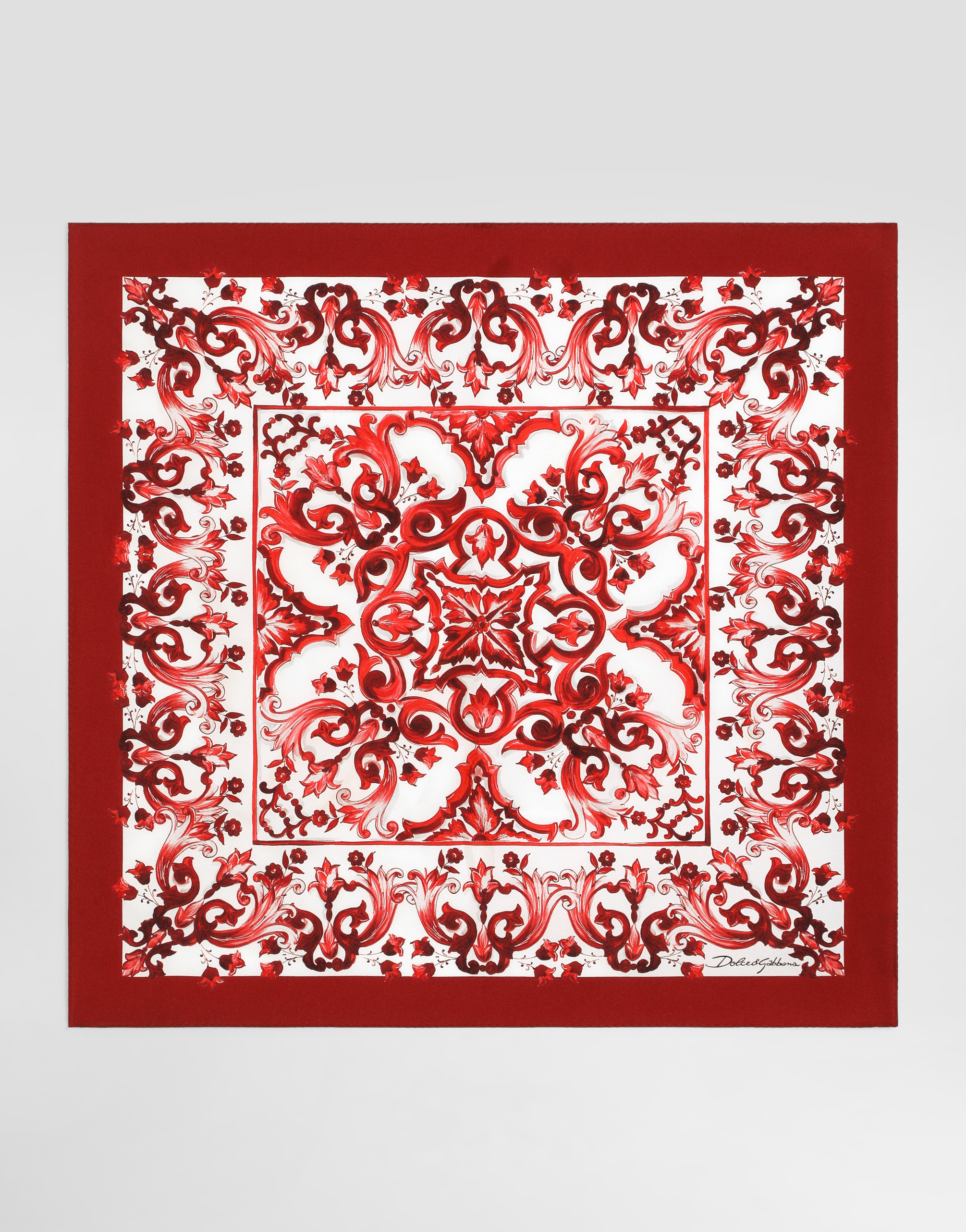 https://asset.dolcegabbana.com.cn/dg-prod-pim/1778053257-322-GQ704EG0WQ0-MAIOLICA%2B1%2BRUBINO-1.jpg