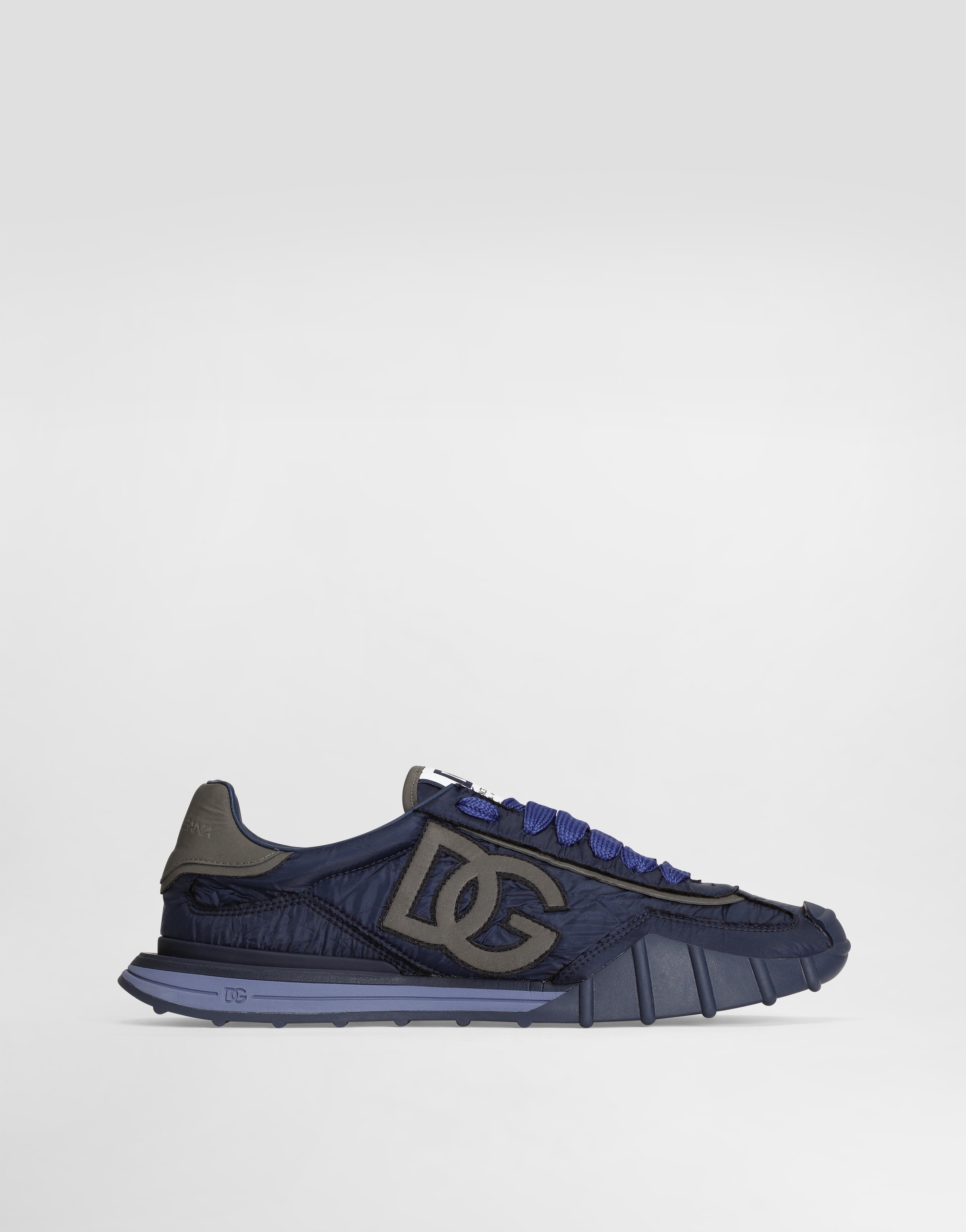 https://asset.dolcegabbana.com.cn/dg-prod-pim/1779269527-322-CS2384A0920-1-MARINE%2BBLUE-1.png