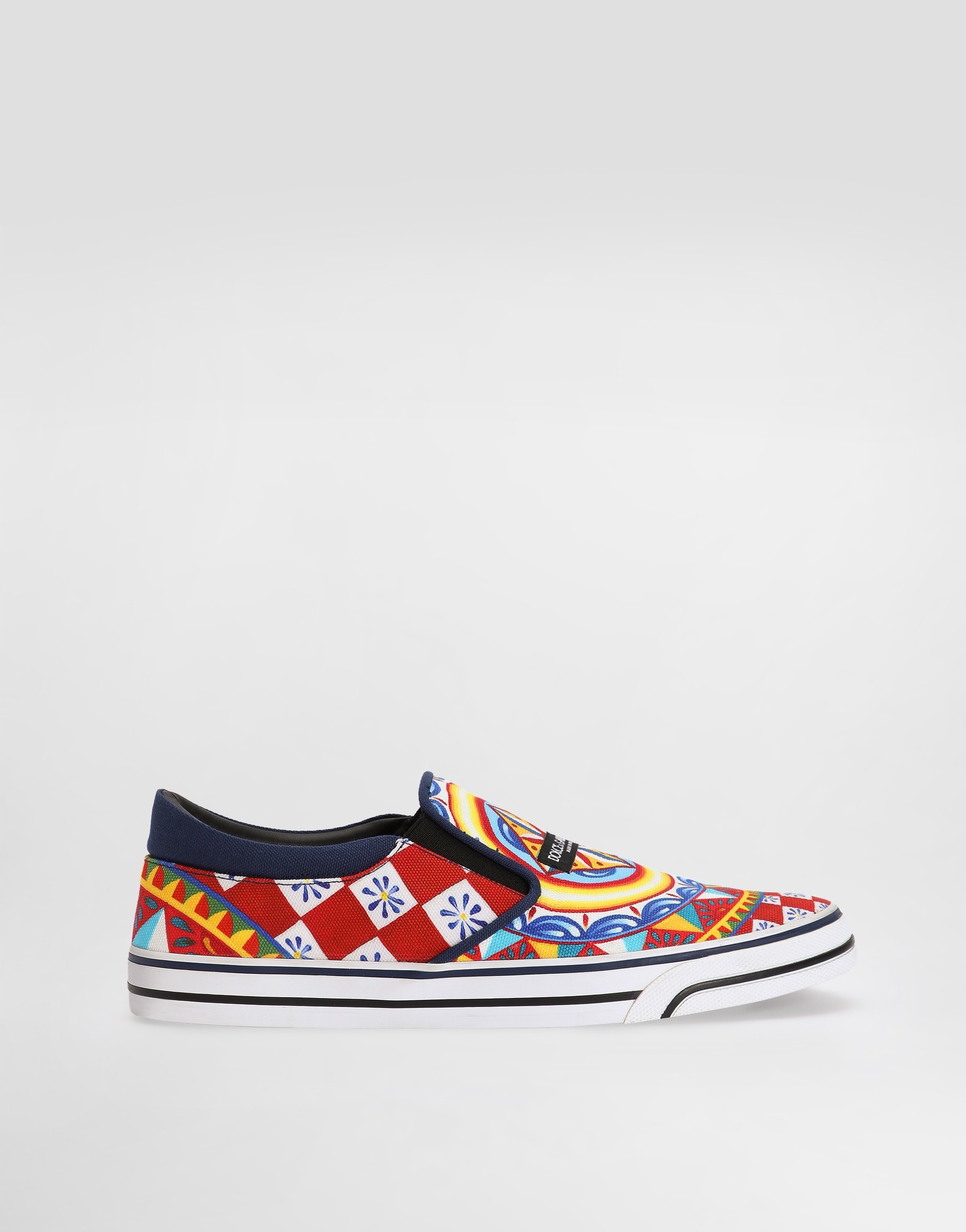 https://asset.dolcegabbana.com.cn/dg-prod-pim/1779270443-322-CS2406A0857-CARRETTO-1.png