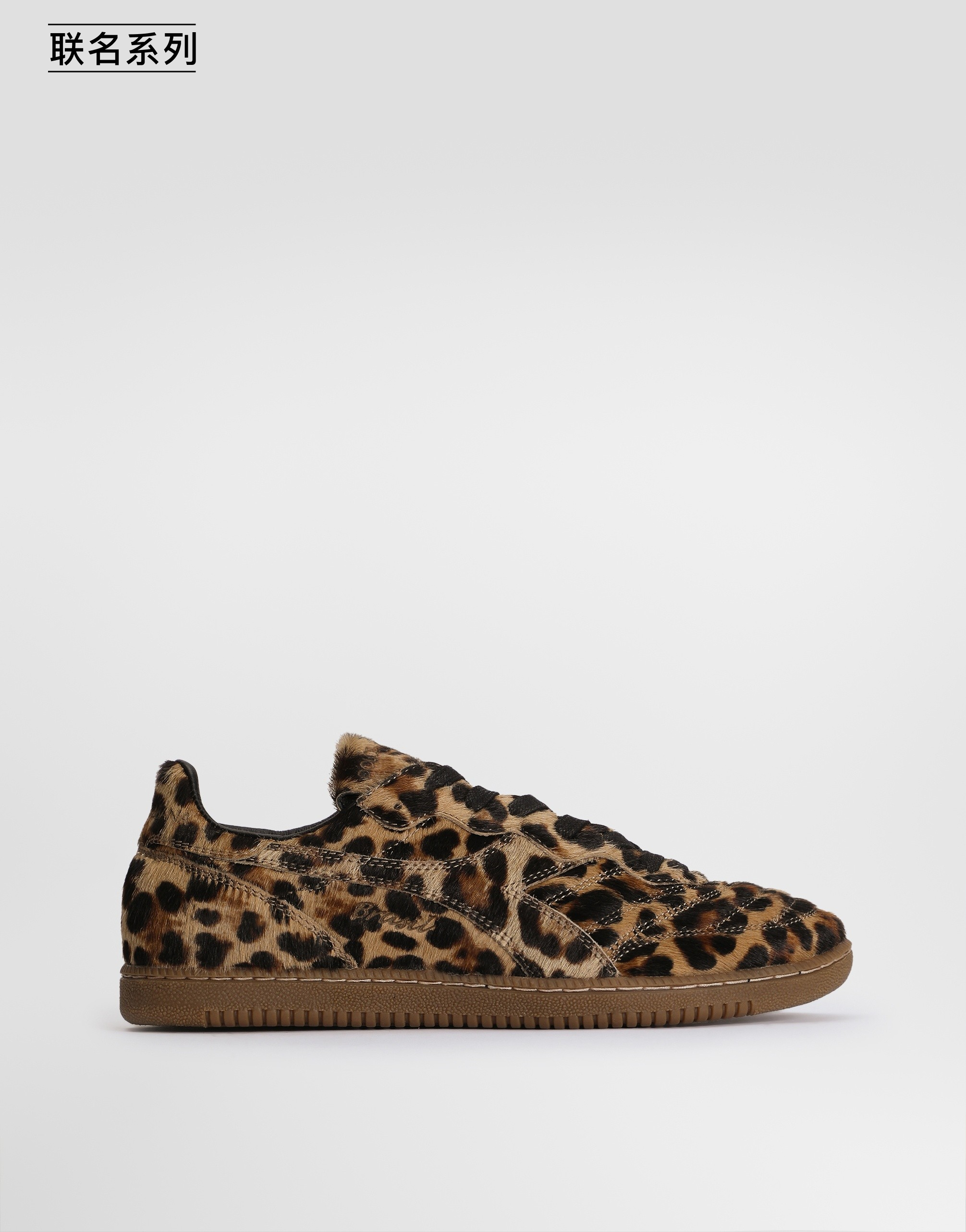 https://asset.dolcegabbana.com.cn/dg-prod-pim/1780900770-322-AD0739DD001-LEO%2BFDO%2BBEIGE-1.png