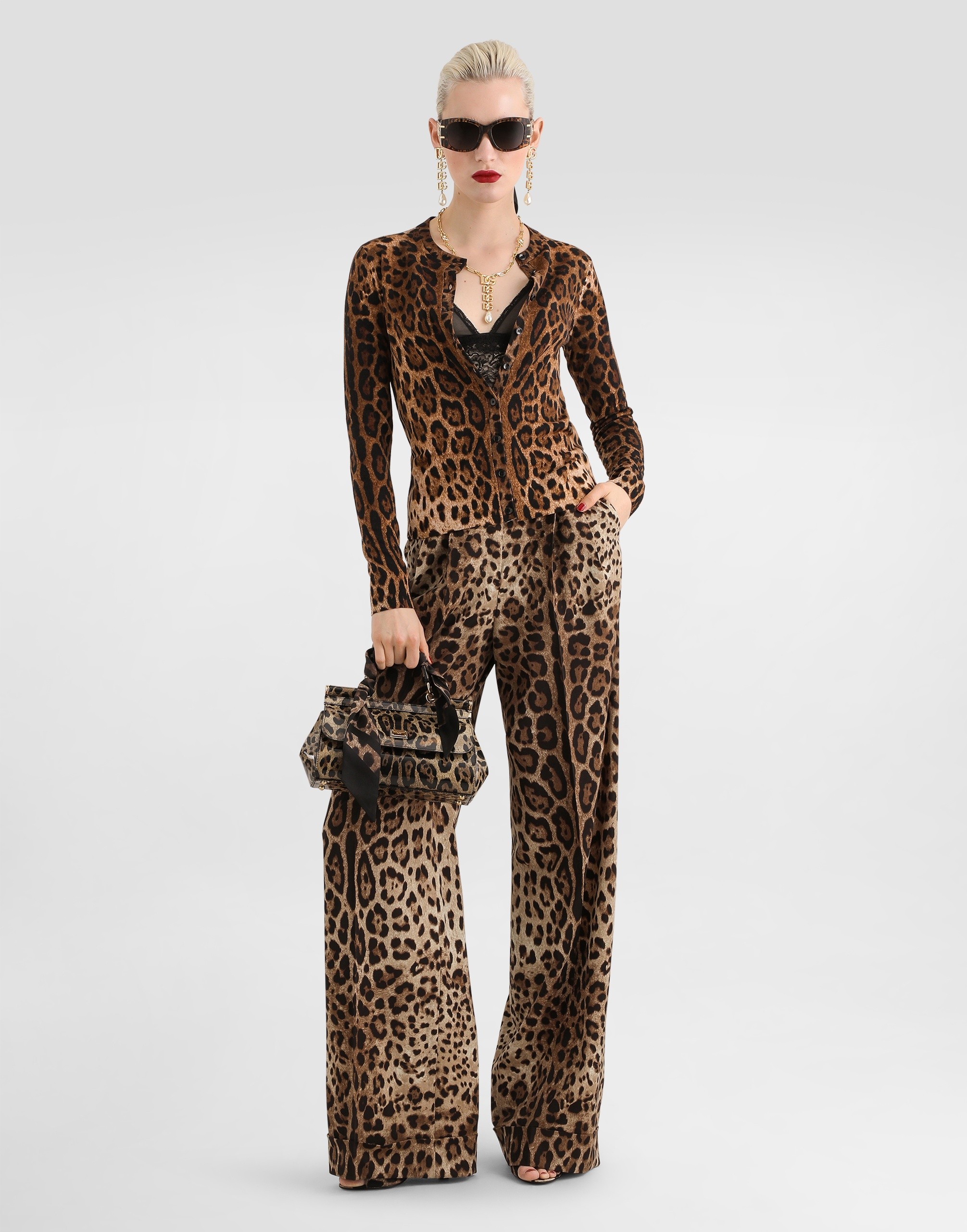 https://asset.dolcegabbana.com.cn/dg-prod-pim/6a3e2bc673ac21782459321-322-FXV09TJDVGG-LEO%2BNEW-2.png