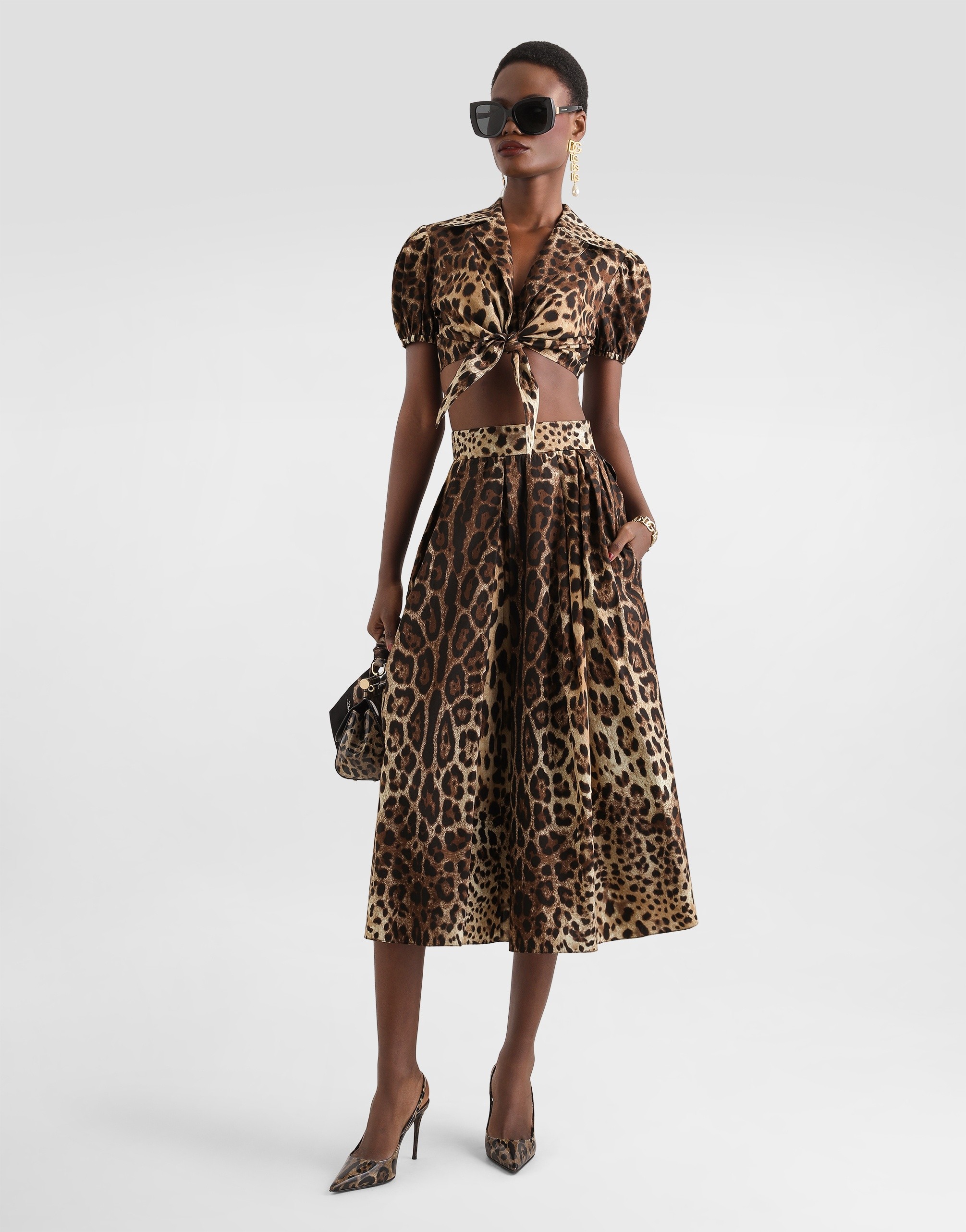 https://asset.dolcegabbana.com.cn/dg-prod-pim/6a3e2c1a0c6611782459405-322-F5T66THS5E3-LEO%2BNEW-2.png